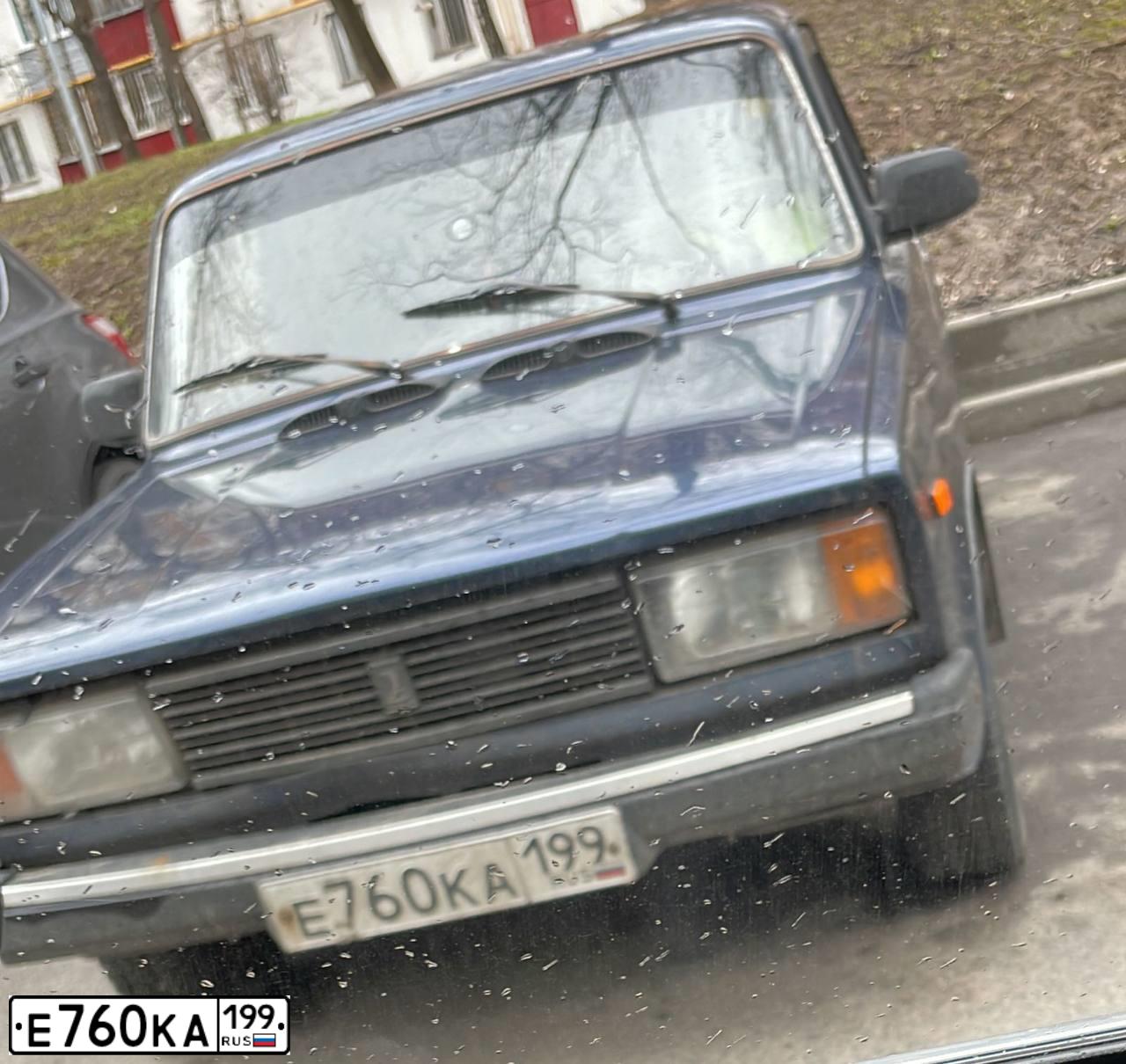 Фото автомобиля LADA 2104, 2008 — госномер Е760КА199. Цвет: Темно-синий