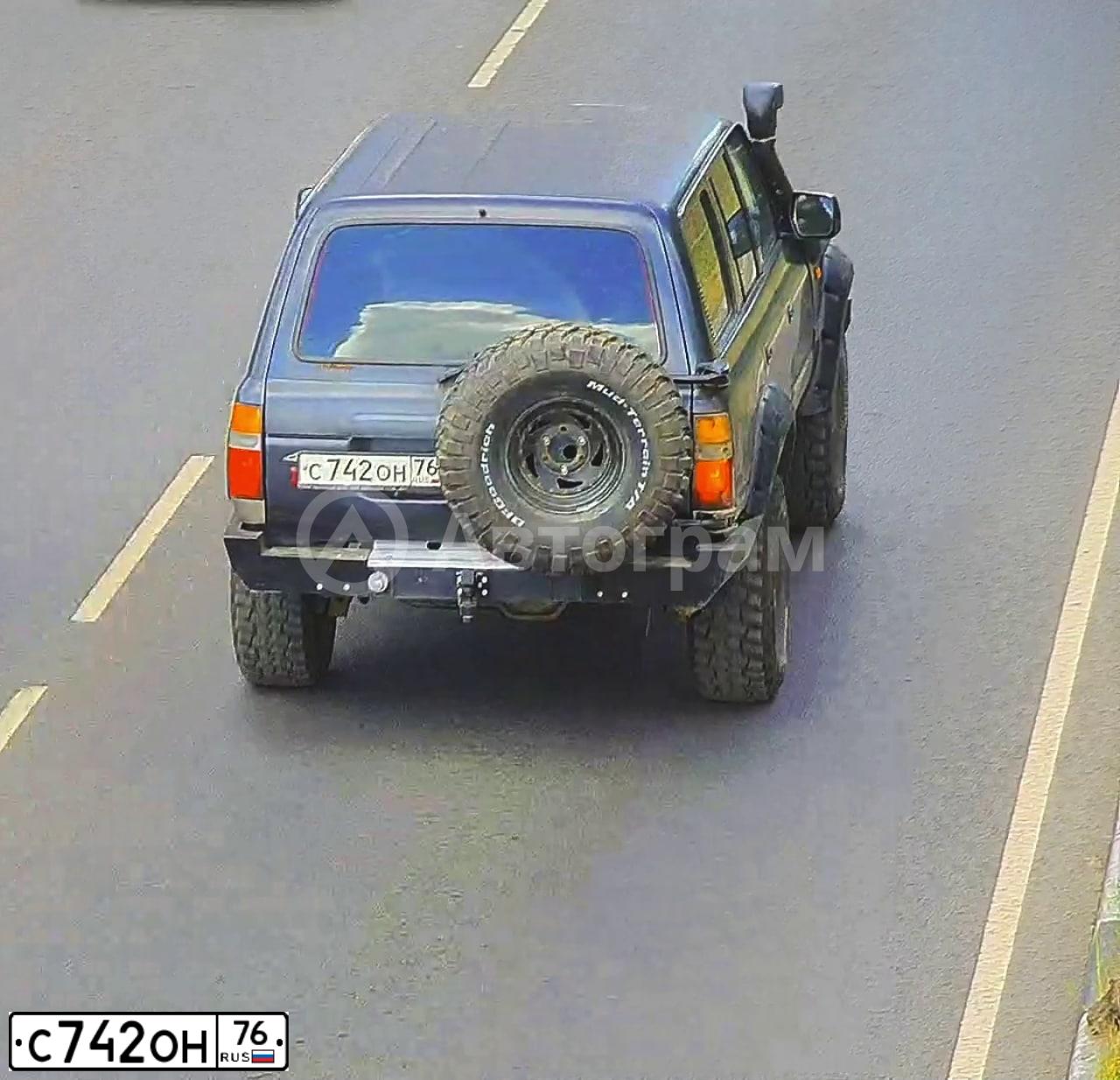 Фото автомобиля TOYOTA LAND CRUISER, 1991 — госномер В910РА51. Цвет: СЕРО-СИНИЙ