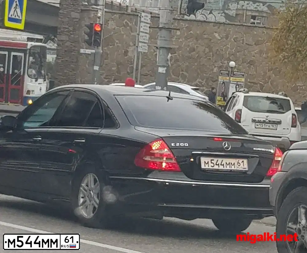 Фото автомобиля INFINITI QX80 /QX56/, 2012 — госномер А588РС198. Цвет: ЧЕРНЫЙ