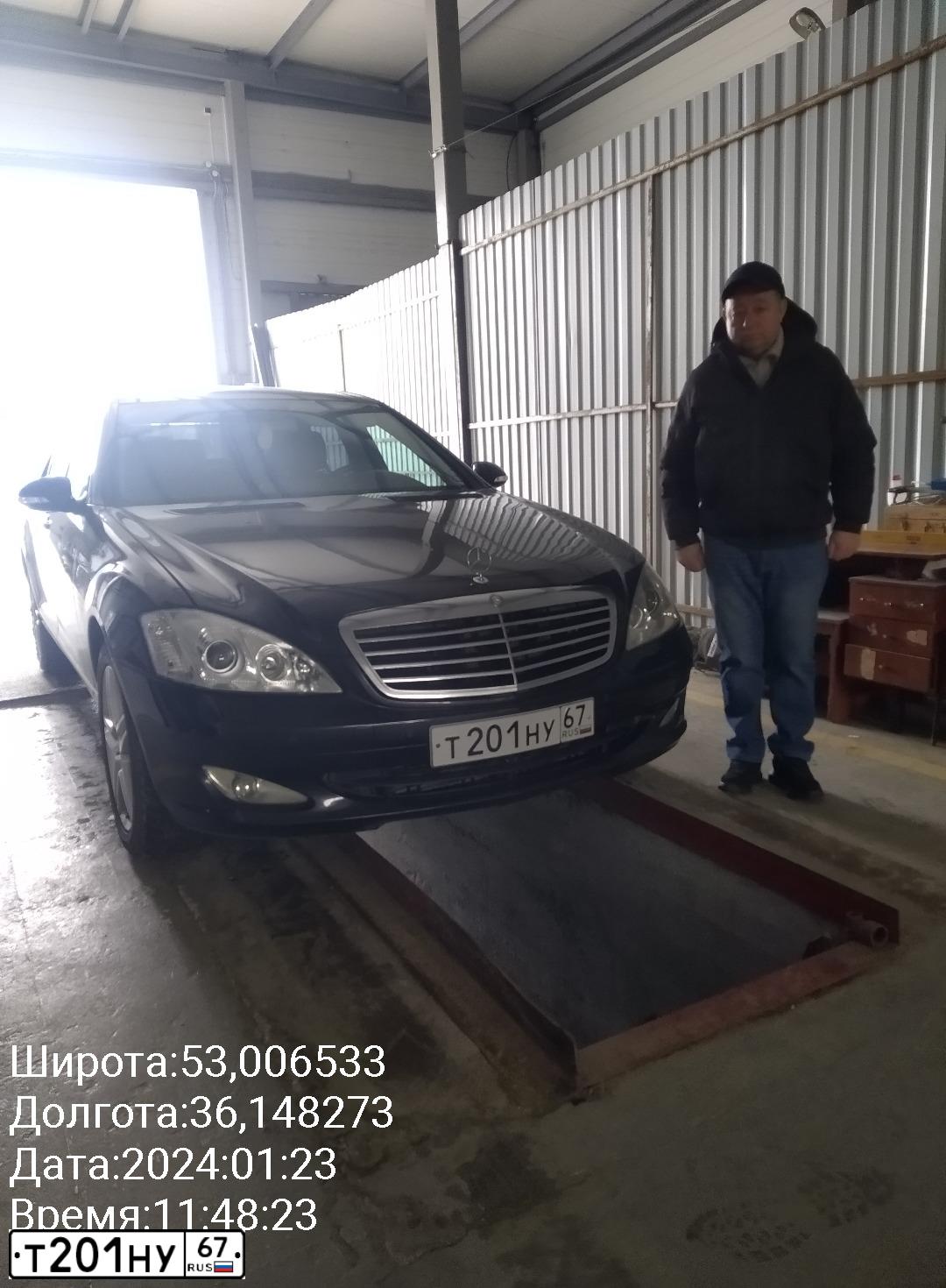Фото автомобиля MERCEDES S-KLASSE, 2006 — госномер А600КУ190. Цвет: ЧЕРНЫЙ