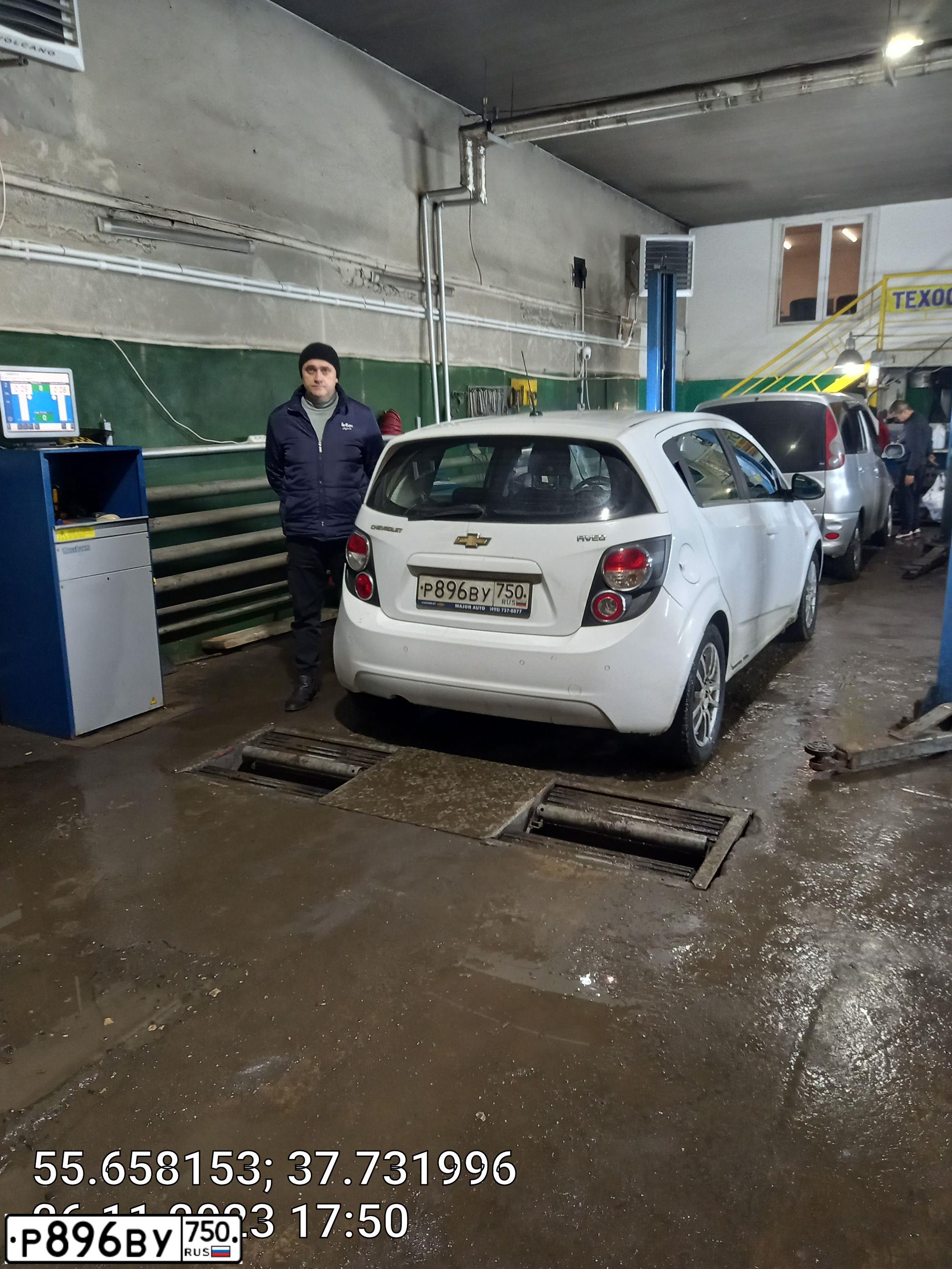 Фото автомобиля CHEVROLET AVEO, 2014 — госномер Н573АУ977. Цвет: БЕЛЫЙ