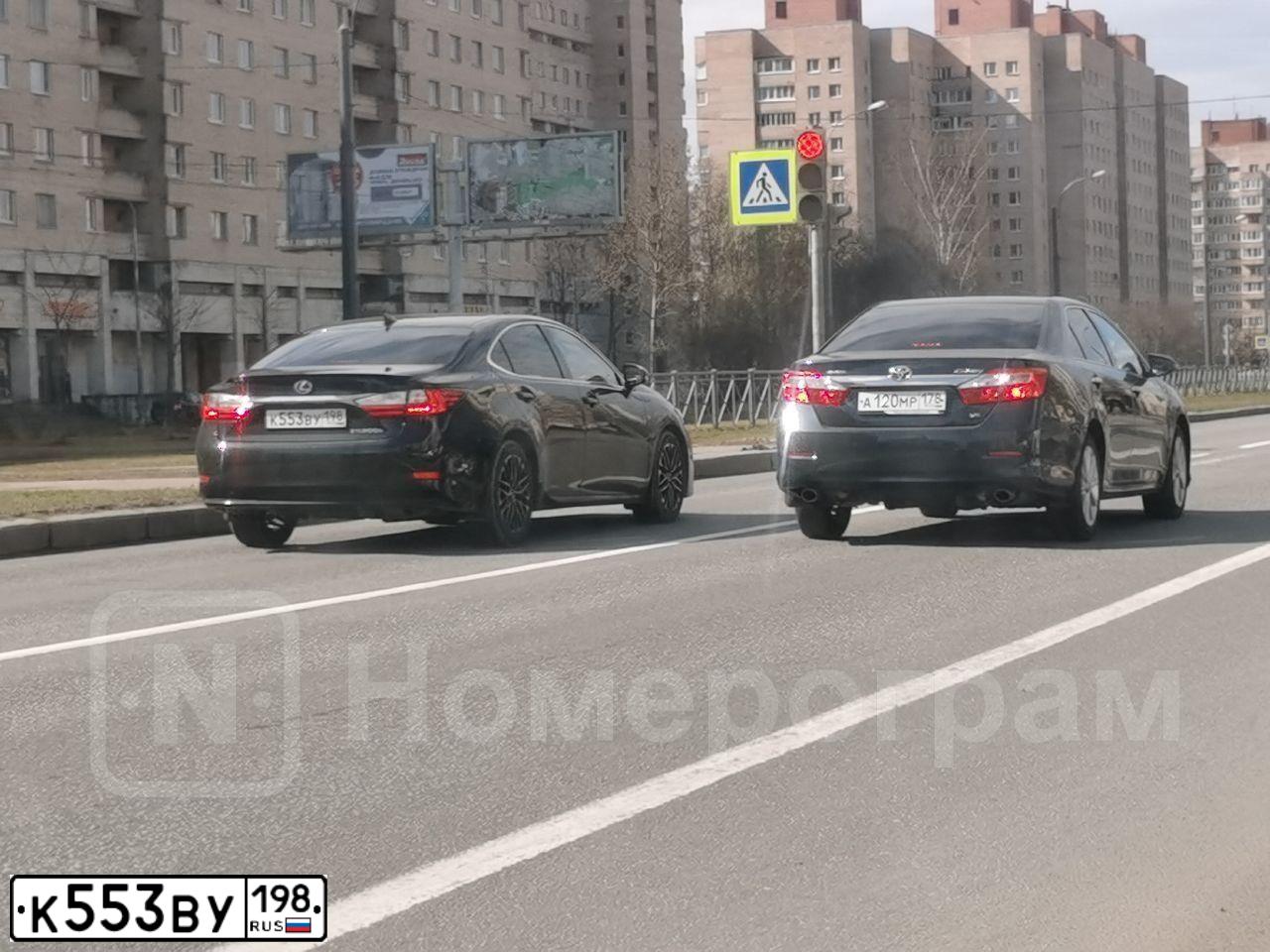 Фото автомобиля LEXUS ES300H, 2016 — госномер Е978ОТ156