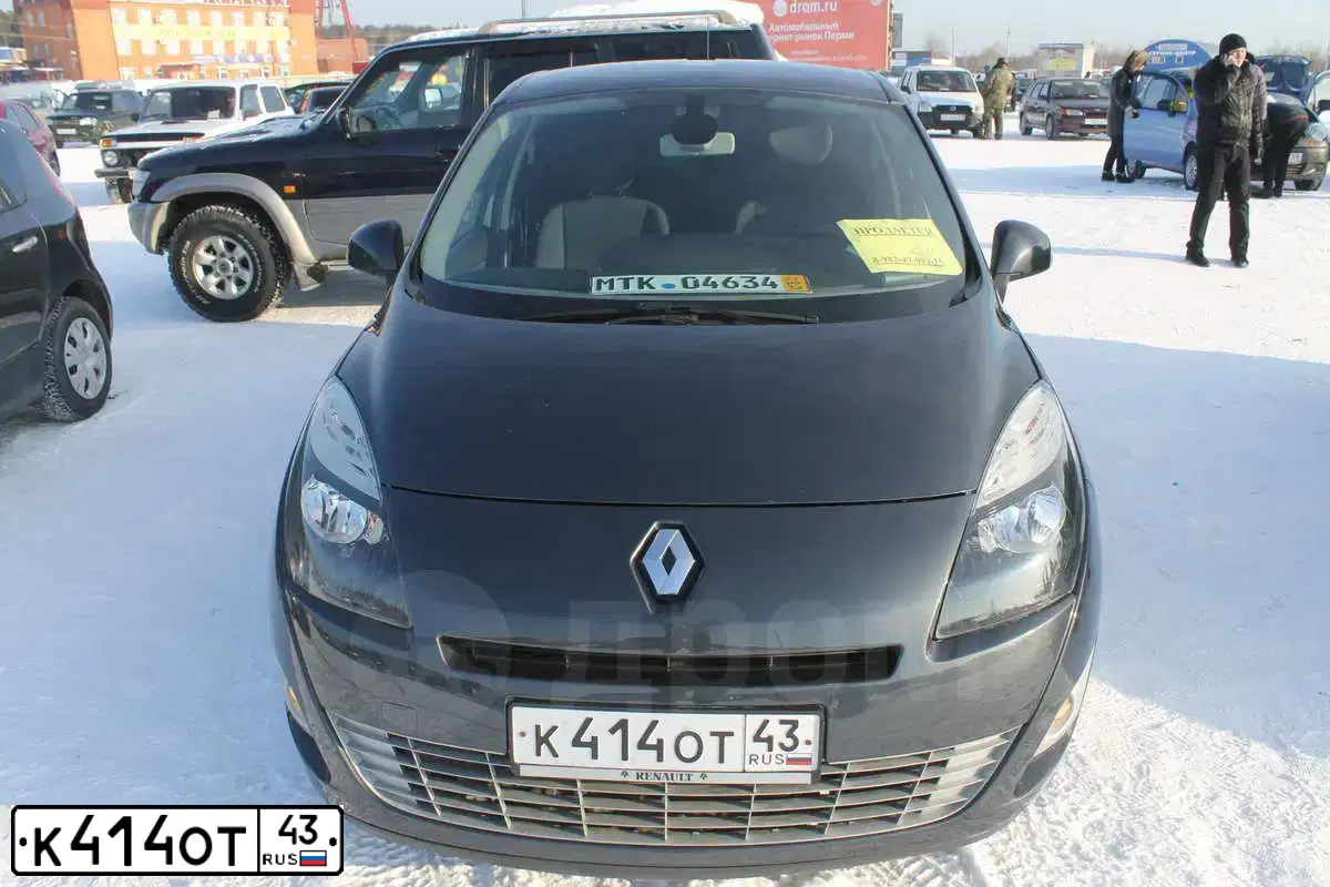 Фото автомобиля RENAULT MEGANE /GRAND/ SCENIC, 2009 — госномер Е578УУ702. Цвет: темно-серый