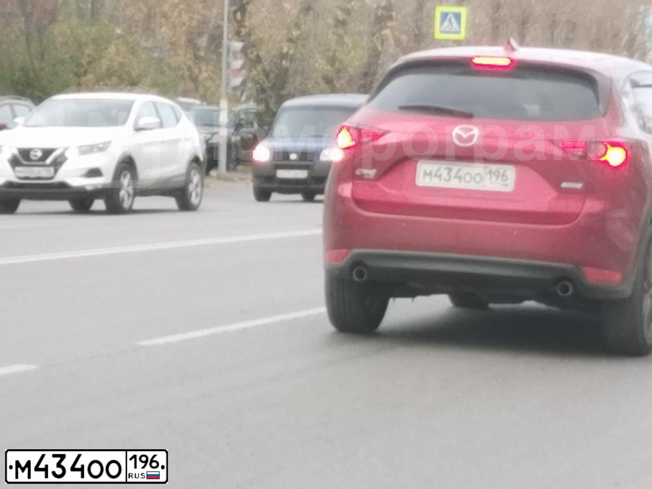Фото автомобиля MAZDA CX-5, 2020 — госномер М526РУ196. Цвет: Красный