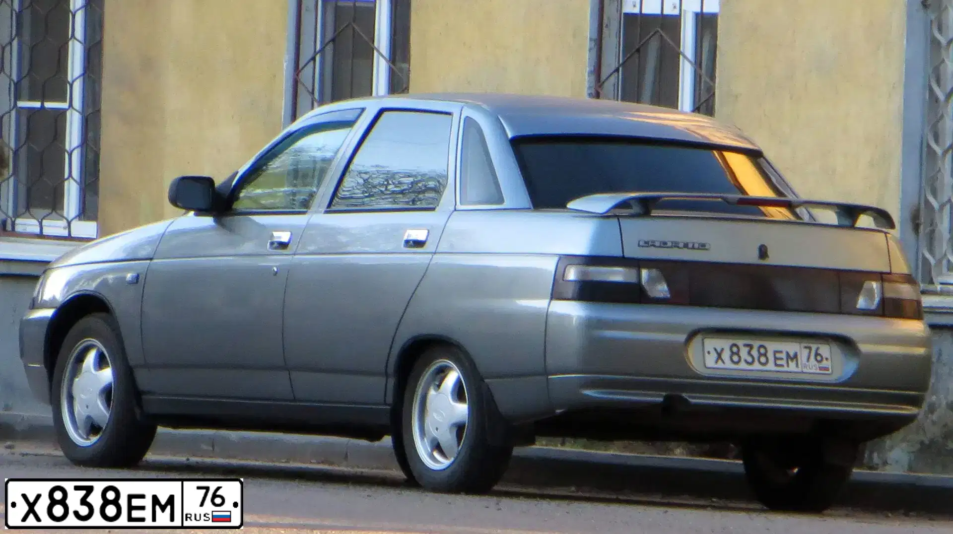 Фото автомобиля LADA 2110 LADA, 2006 — госномер Х838ЕМ76. Цвет: СЕРО-ЗЕЛЕНЫЙ