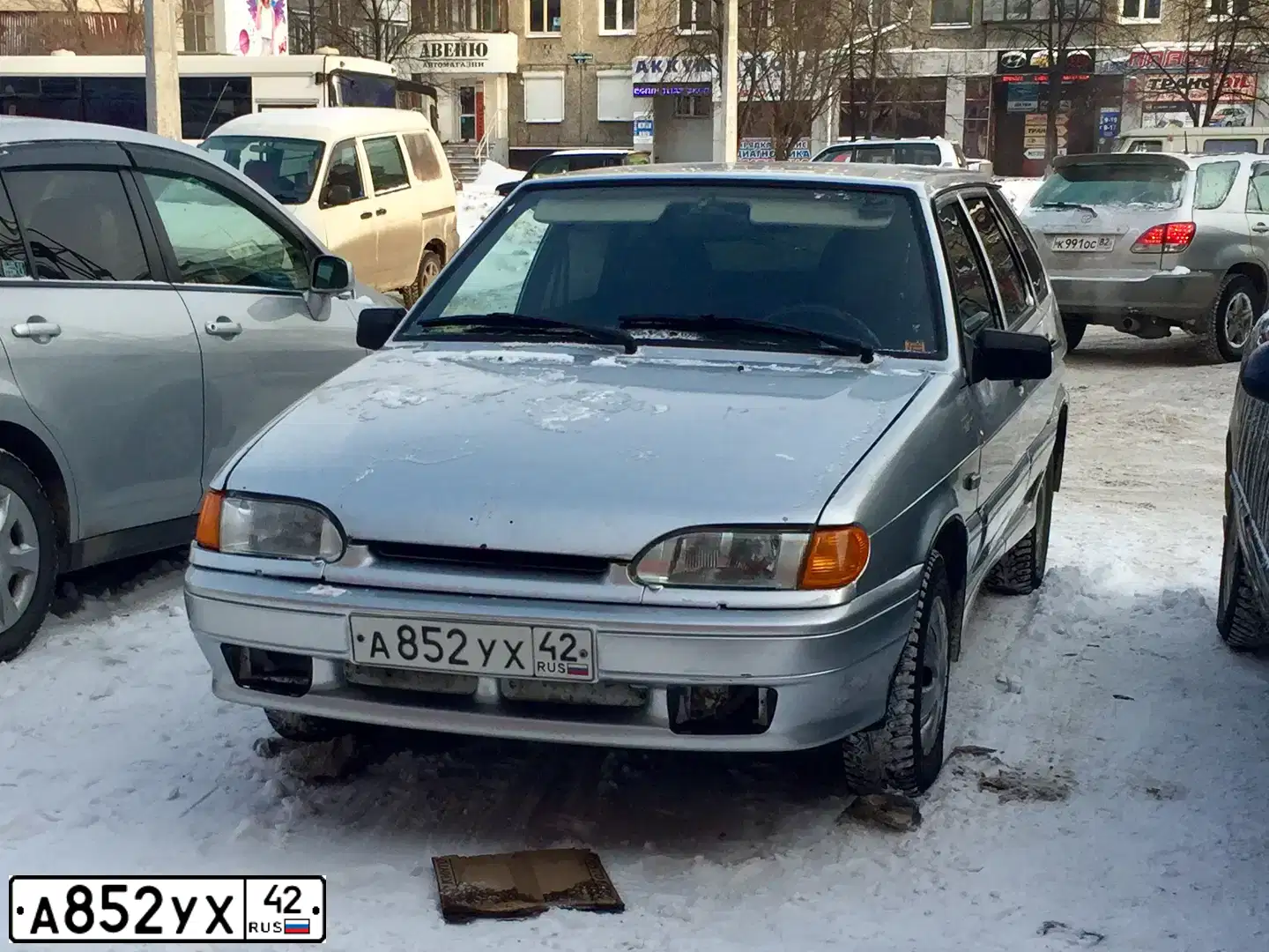 Фото автомобиля LADA 2114 SAMARA, 2004 — госномер У050НН142. Цвет: Светло-Серебристый металлик