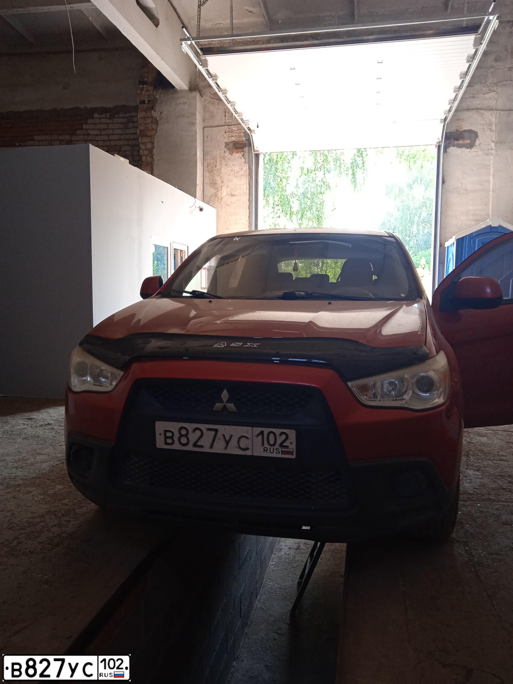 Фото автомобиля MITSUBISHI ASX, 2010 — госномер В827УС102. Цвет: КРАСНЫЙ