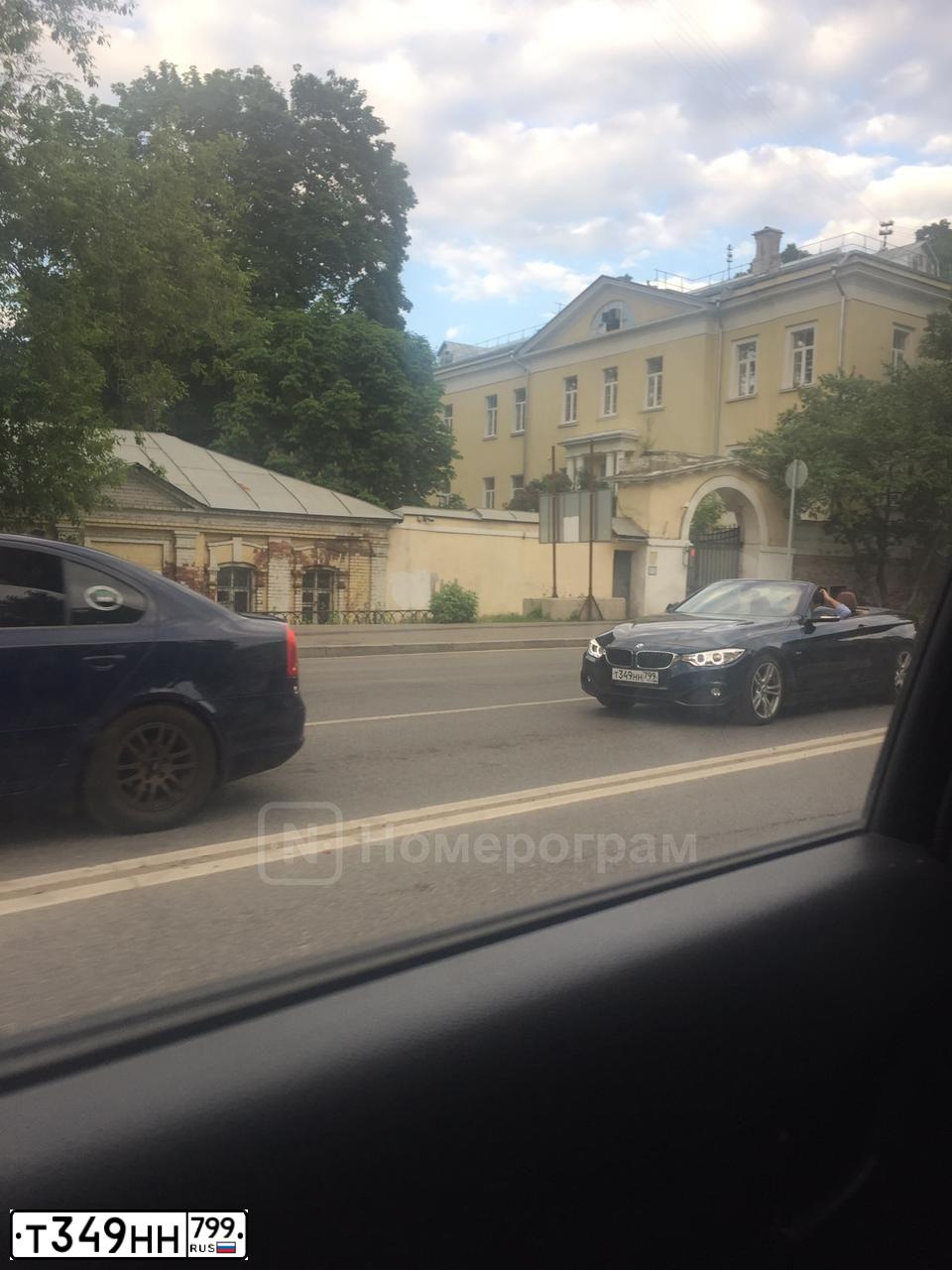 Фото автомобиля BMW SERIE 4, 2016 — госномер Т349НН799. Цвет: синий