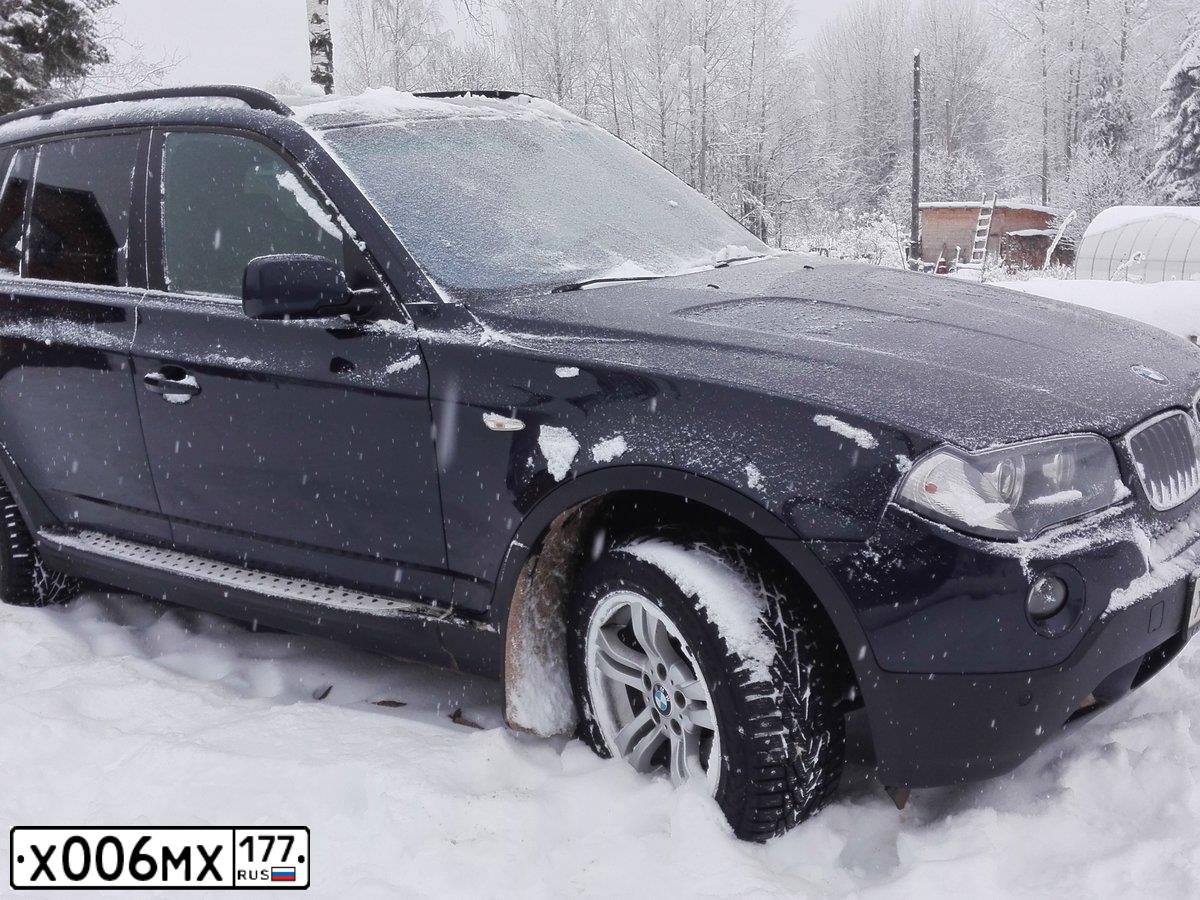 Фото автомобиля BMW X3, 2009 — госномер Р198ОВ40. Цвет: Темно-синий
