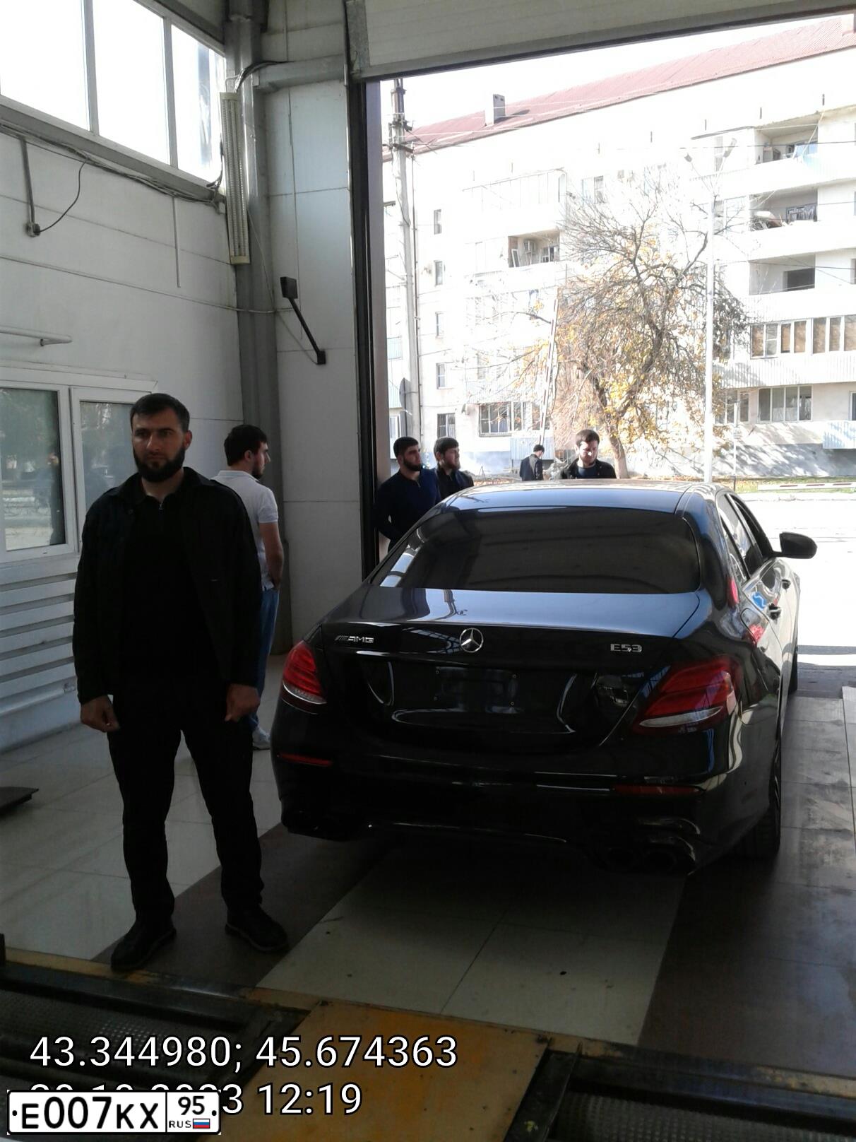 Фото автомобиля MERCEDES E-KLASSE, 2016 — госномер В011АА95. Цвет: ЧЕРНЫЙ