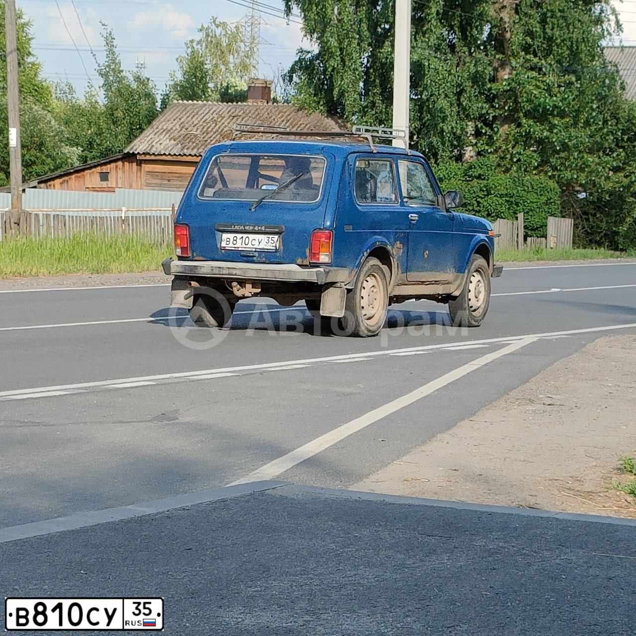 Фото автомобиля LADA 2121 NIVA, 2012 — госномер В810СУ35. Цвет: СИНЕ-ЗЕЛЕНЫЙ