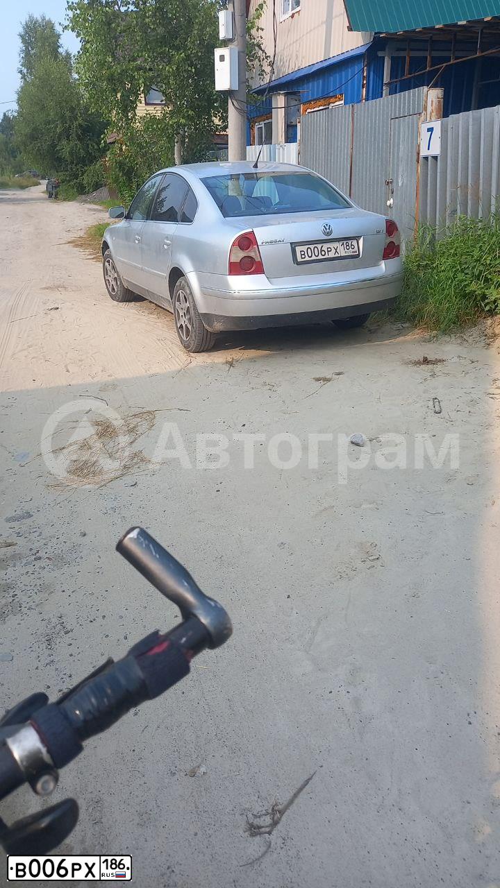 Фото автомобиля ФОЛЬКСВАГЕН ПАССАТ, 2002 — госномер М588МО186. Цвет: Серебристый