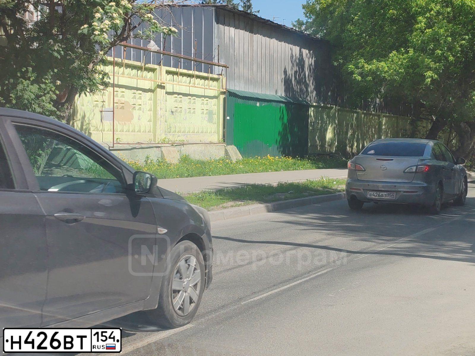 Фото автомобиля HONDA CR-V, 2008 — госномер Н426ВТ154. Цвет: Серый