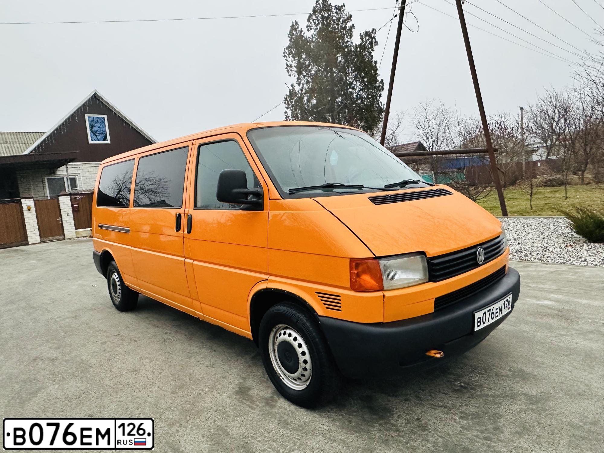 Фото автомобиля VOLKSWAGEN TRANSPORTER, 2001 — госномер В076ЕМ126. Цвет: ОРАНЖЕВЫЙ