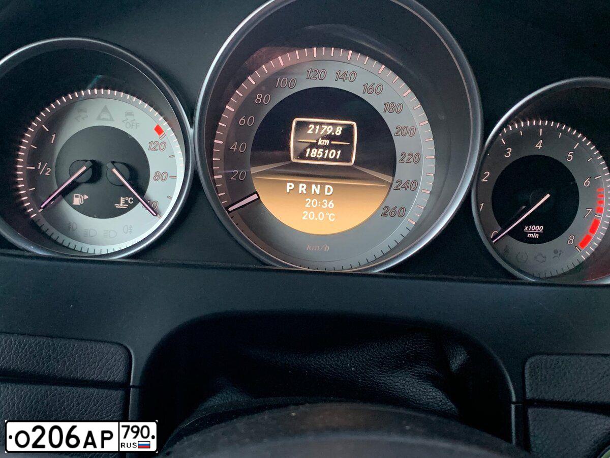 Фото автомобиля MERCEDES C-KLASSE, 2011 — госномер Р799СР190. Цвет: ЧЕРНЫЙ