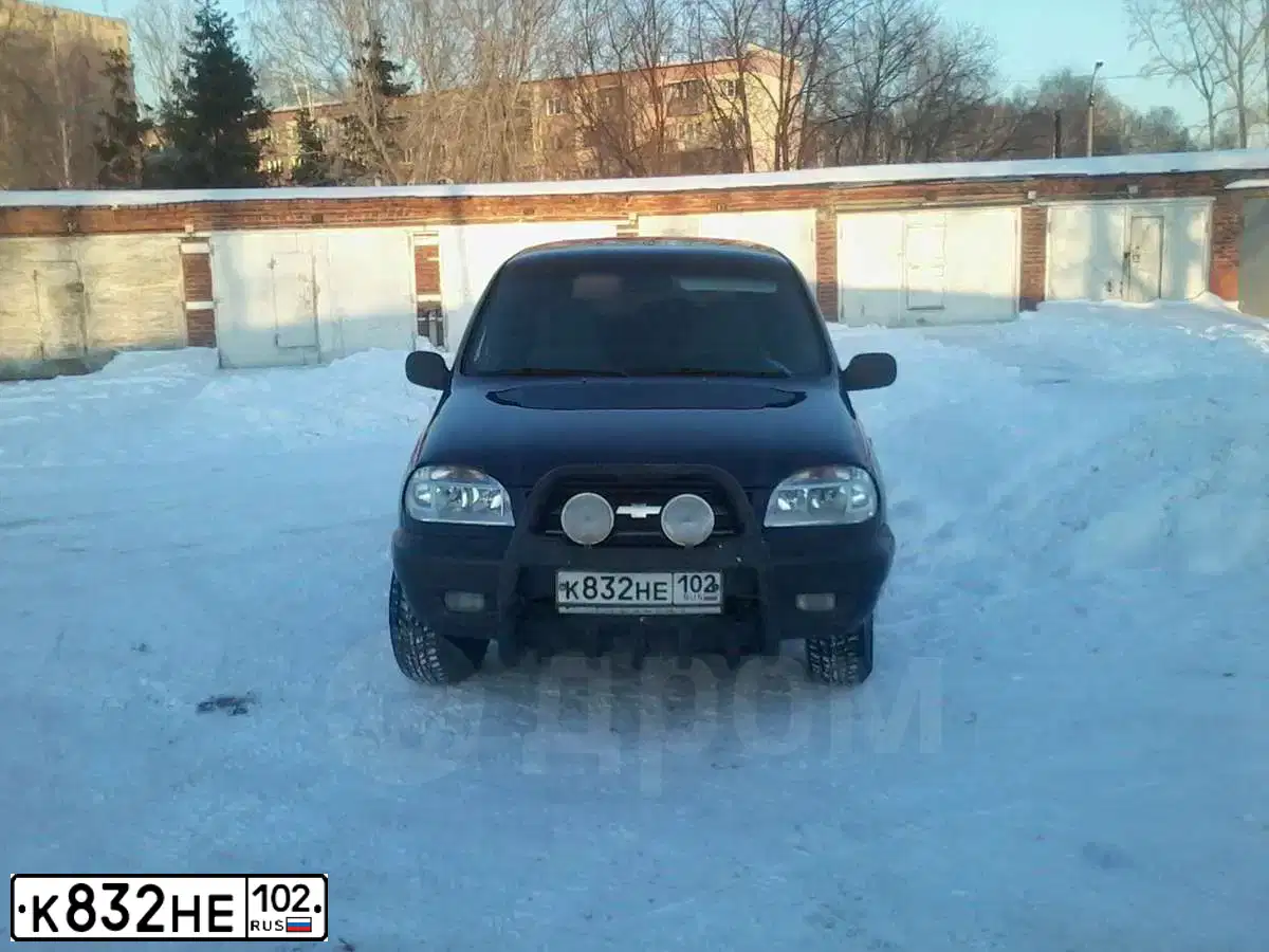 Фото автомобиля CHEVROLET NIVA, 2004 — госномер Е946ОУ154. Цвет: ТЕМНО-СИНИЙ МЕТАЛЛИК