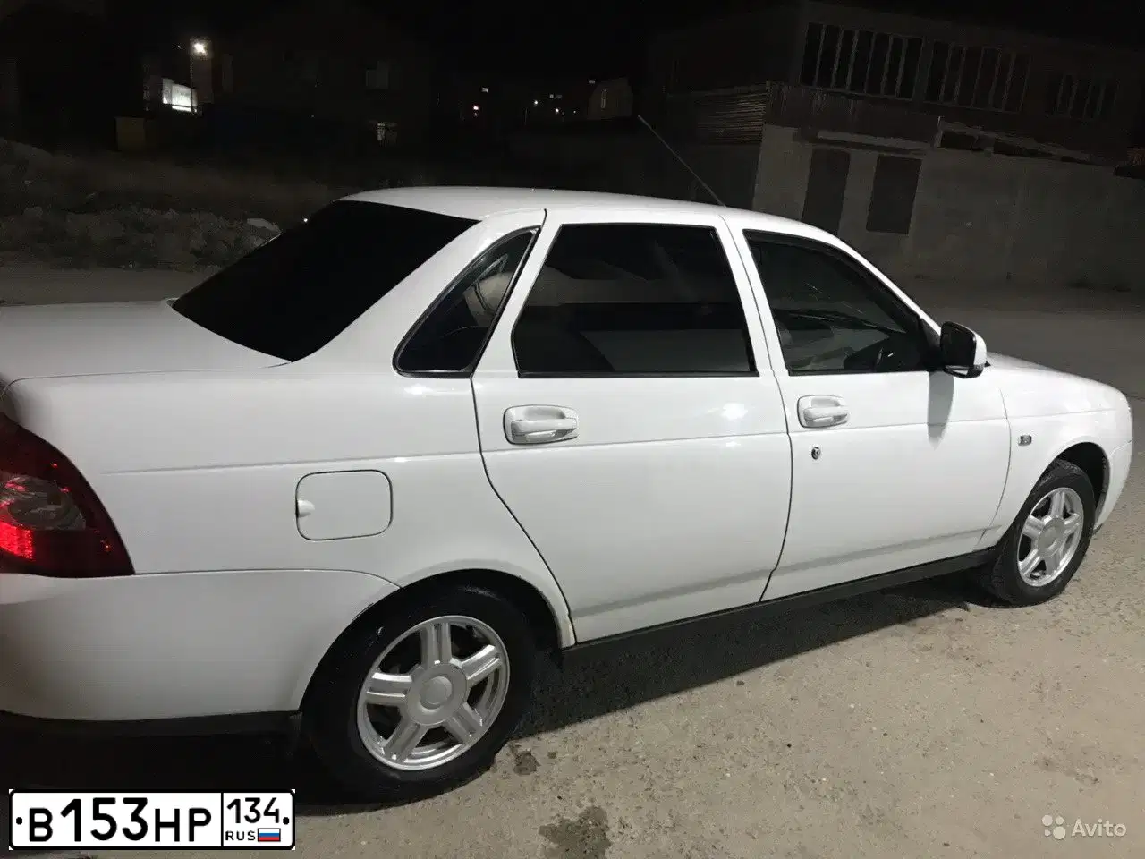 Фото автомобиля LADA 2170 PRIORA, 2013 — госномер М725РХ134. Цвет: Белый