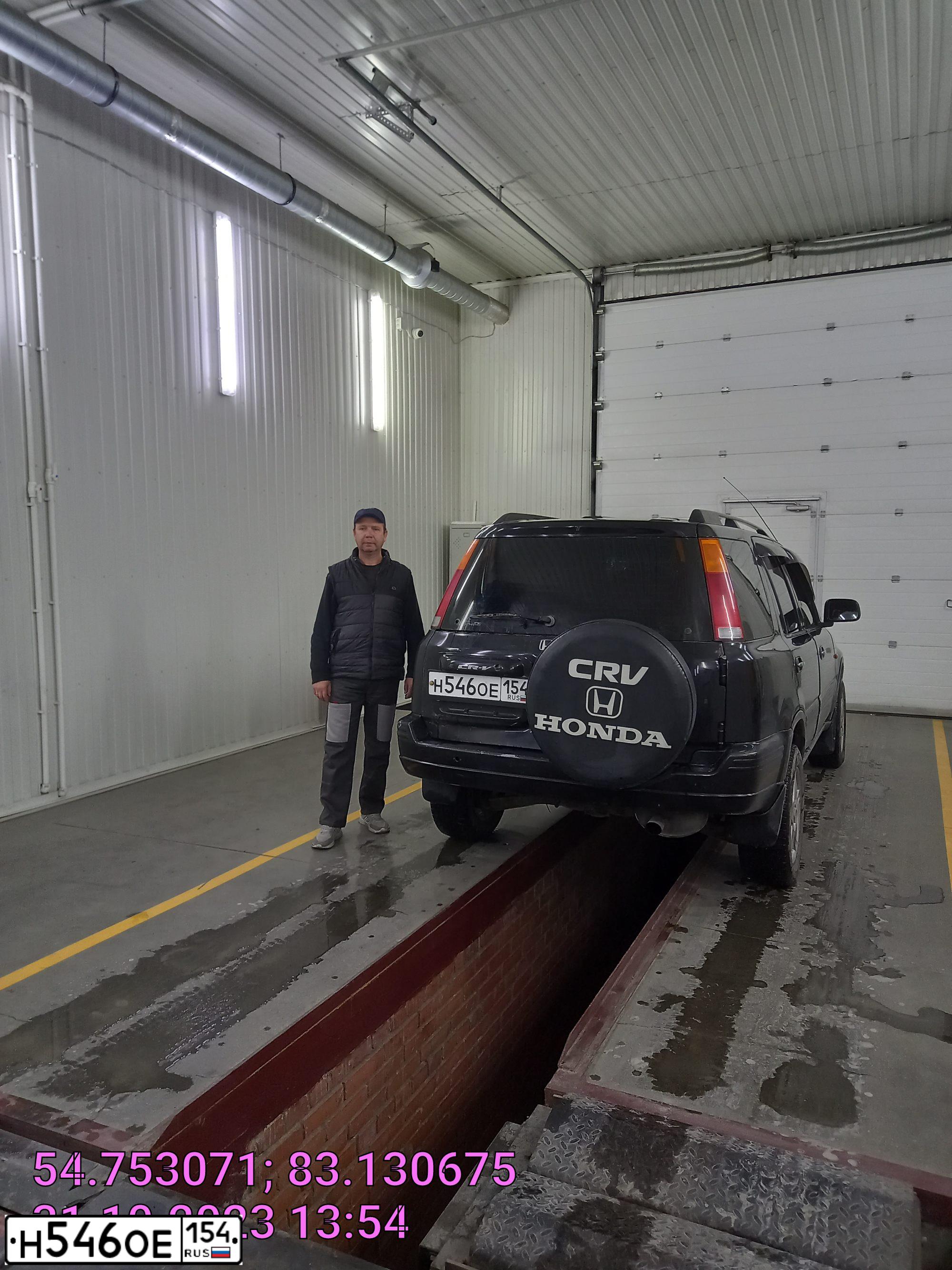 Фото автомобиля HONDA CR-V, 1998 — госномер Н546ОЕ154