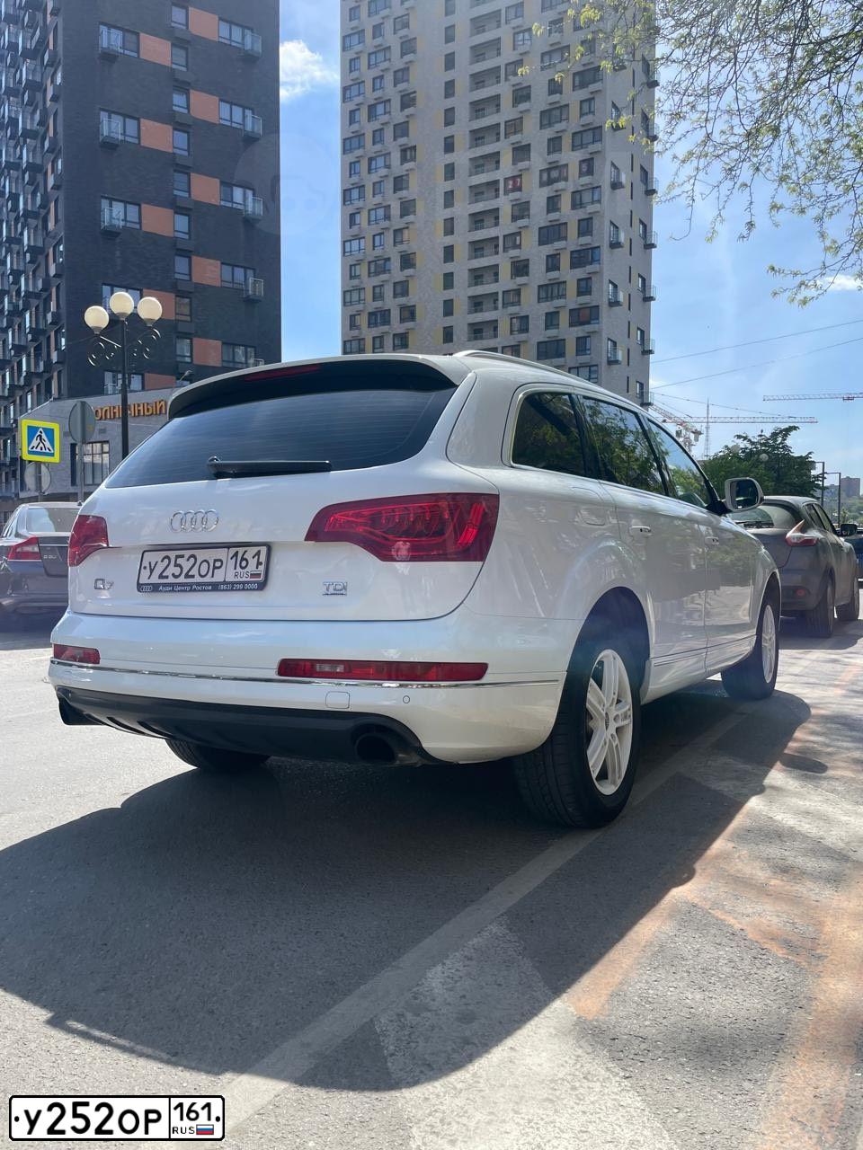 Фото автомобиля AUDI Q7, 2014 — госномер У252ОР161. Цвет: БЕЛЫЙ