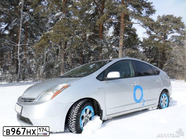 Фото автомобиля TOYOTA PRIUS, 2006 — госномер Е228СУ174. Цвет: Серебристый