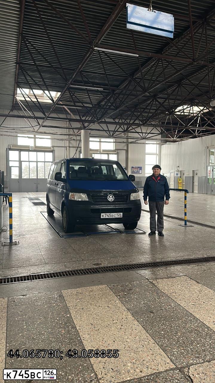 Фото автомобиля VOLKSWAGEN TRANSPORTER, 2007 — госномер Х641НН761. Цвет: синий