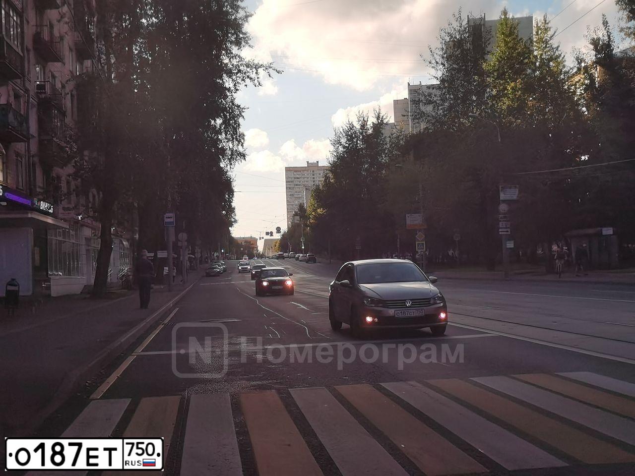 Фото автомобиля HONDA CR-V, 2007 — госномер Е648ЕС164. Цвет: БЕЖЕВЫЙ СВЕТЛЫЙ