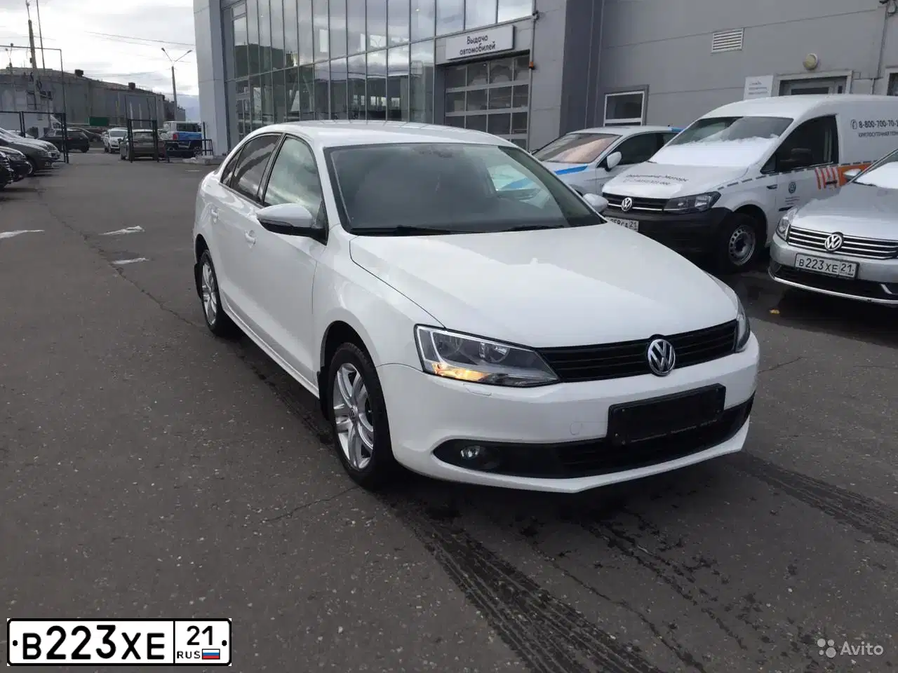 Фото автомобиля VOLKSWAGEN PASSAT, 2012 — госномер В223ХЕ21. Цвет: СЕРЕБРИСТЫЙ