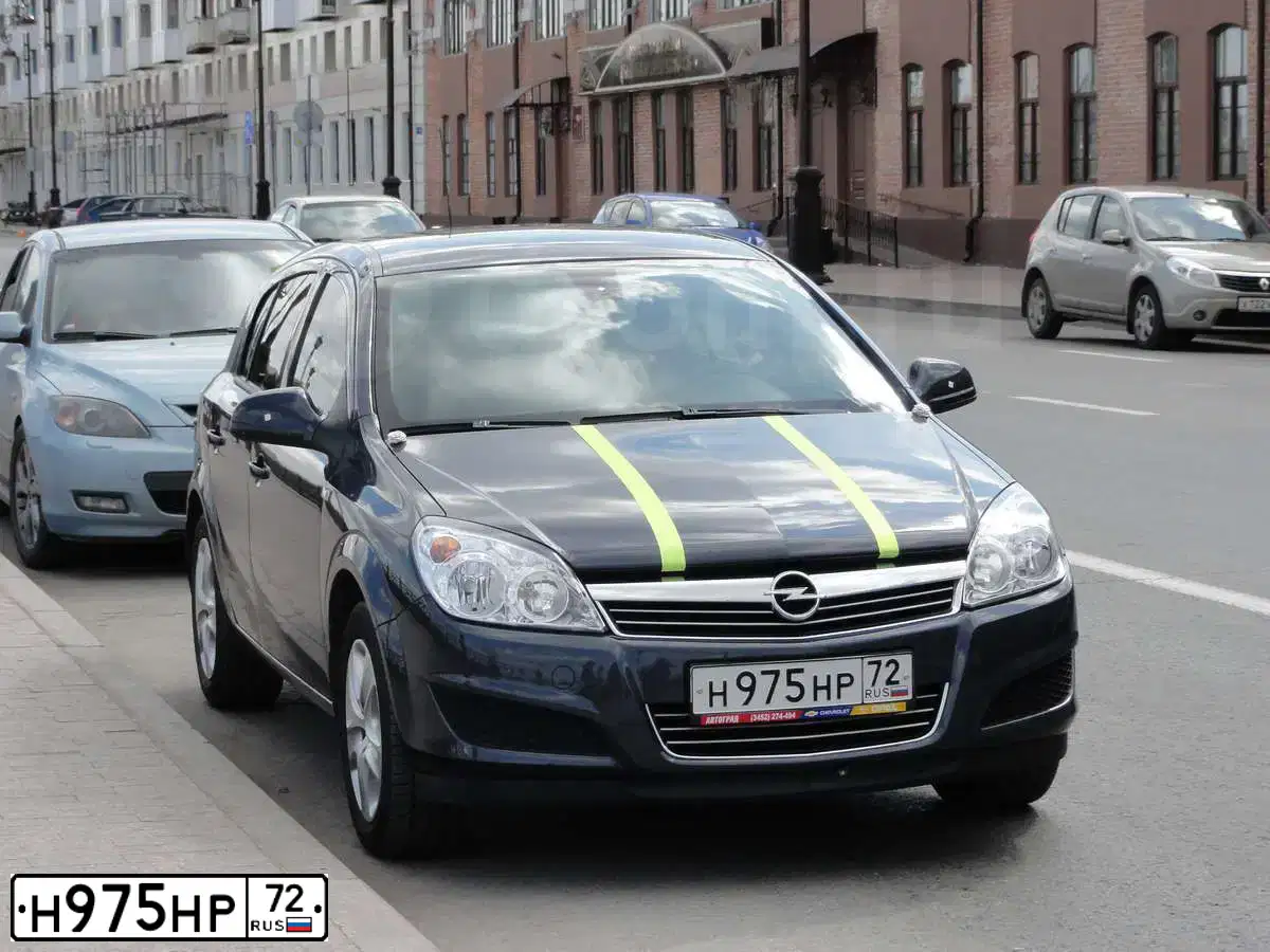 Фото автомобиля OPEL ASTRA, 2010 — госномер Н975НР72. Цвет: СИНИЙ