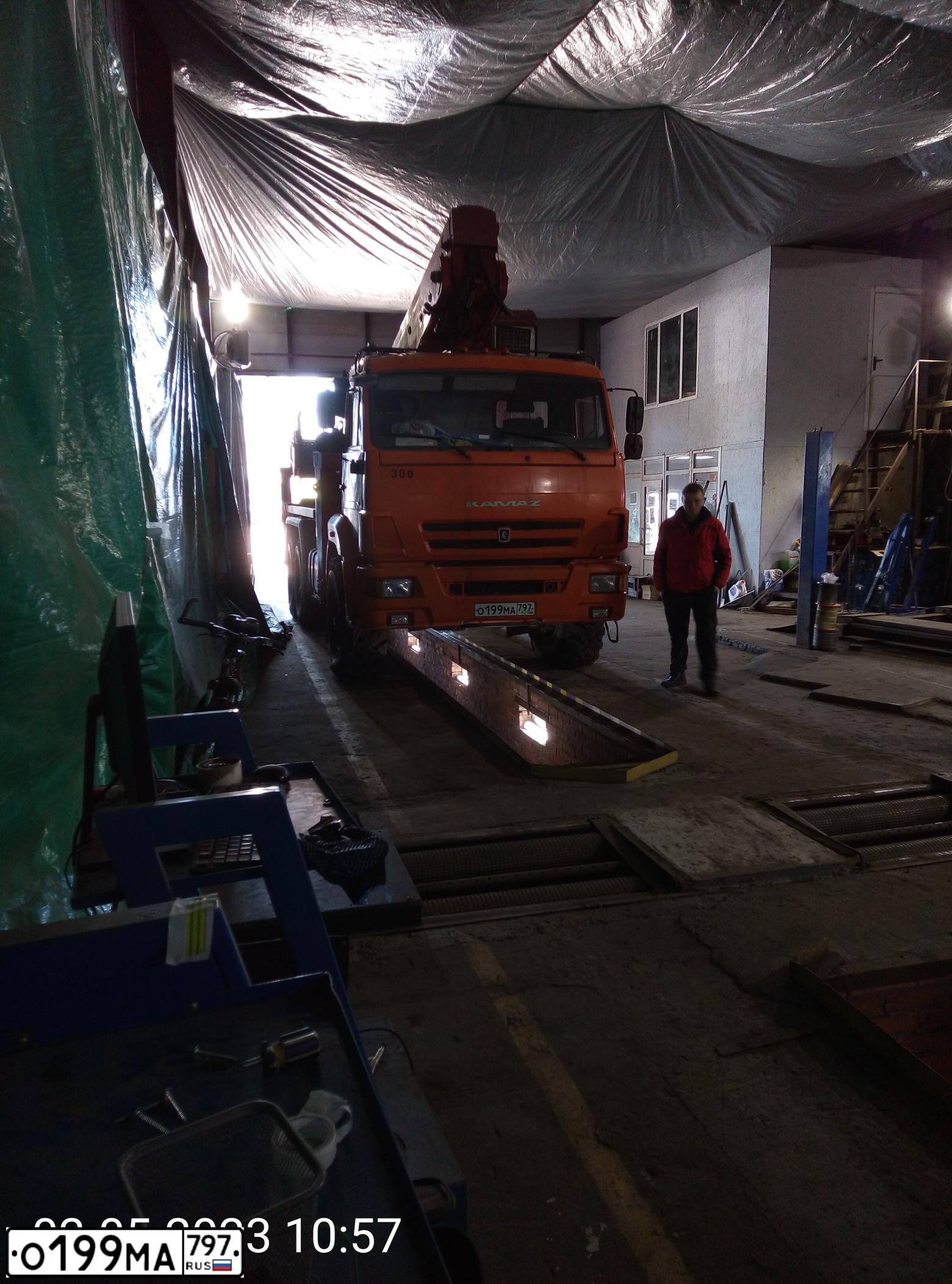 Фото автомобиля KAMAZ 43118 /6X6/, 2015 — госномер О199МА797. Цвет: Оранжевый