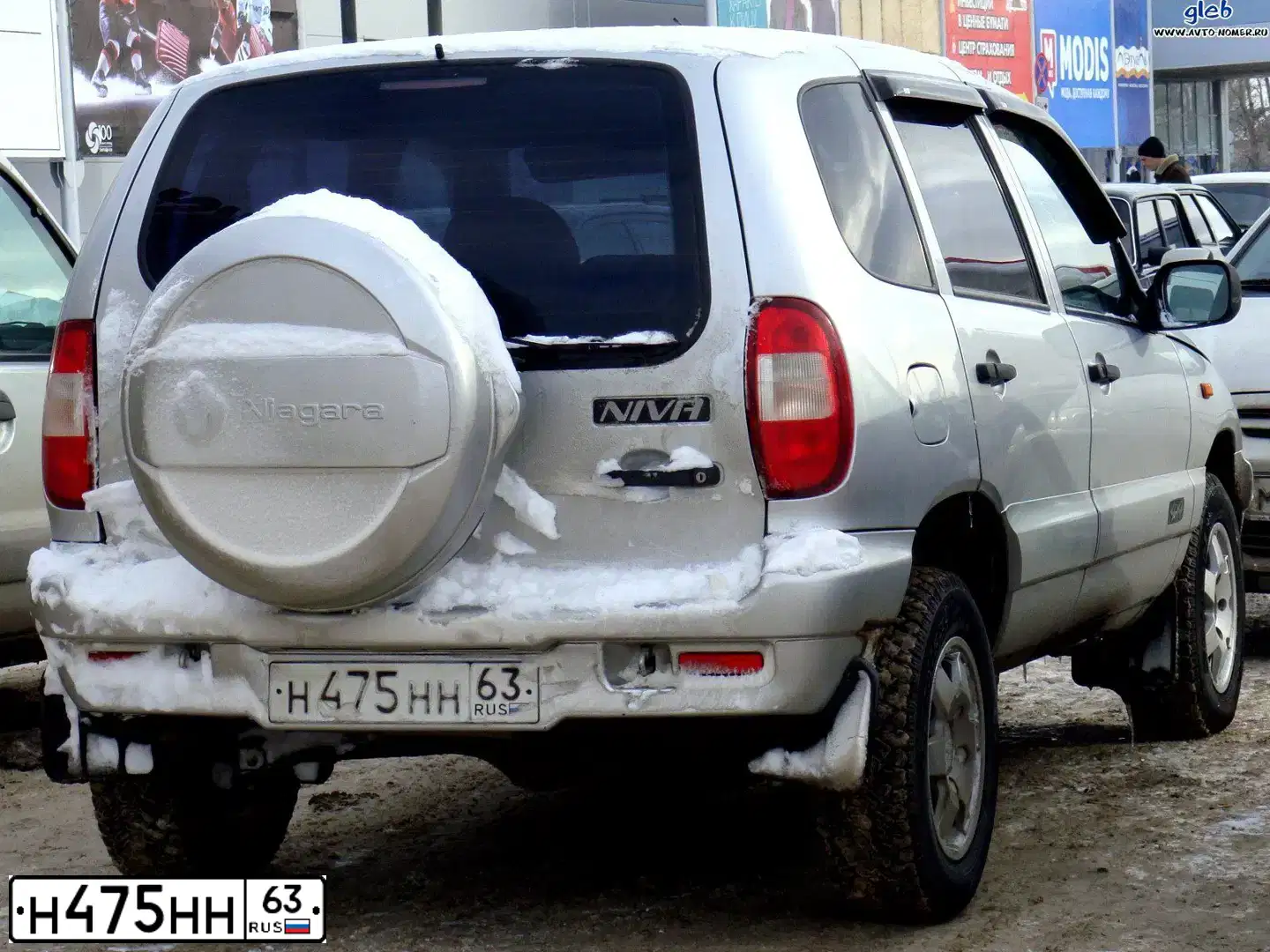 Фото автомобиля CHEVROLET NIVA, 2005 — госномер Е010МО763. Цвет: СВЕТЛО-СЕРЕБРИСТЫЙ-МЕТАЛЛИК