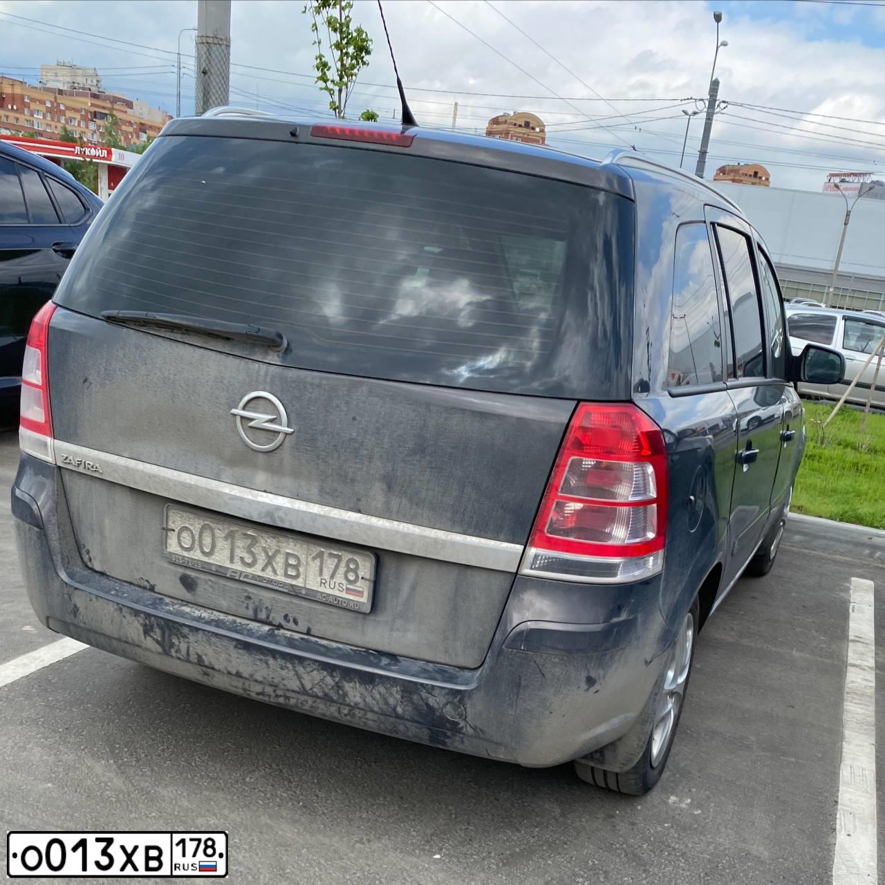 Фото автомобиля LADA LARGUS, 2014 — госномер О013ХВ178. Цвет: СЕРО-БЕЖЕВЫЙ