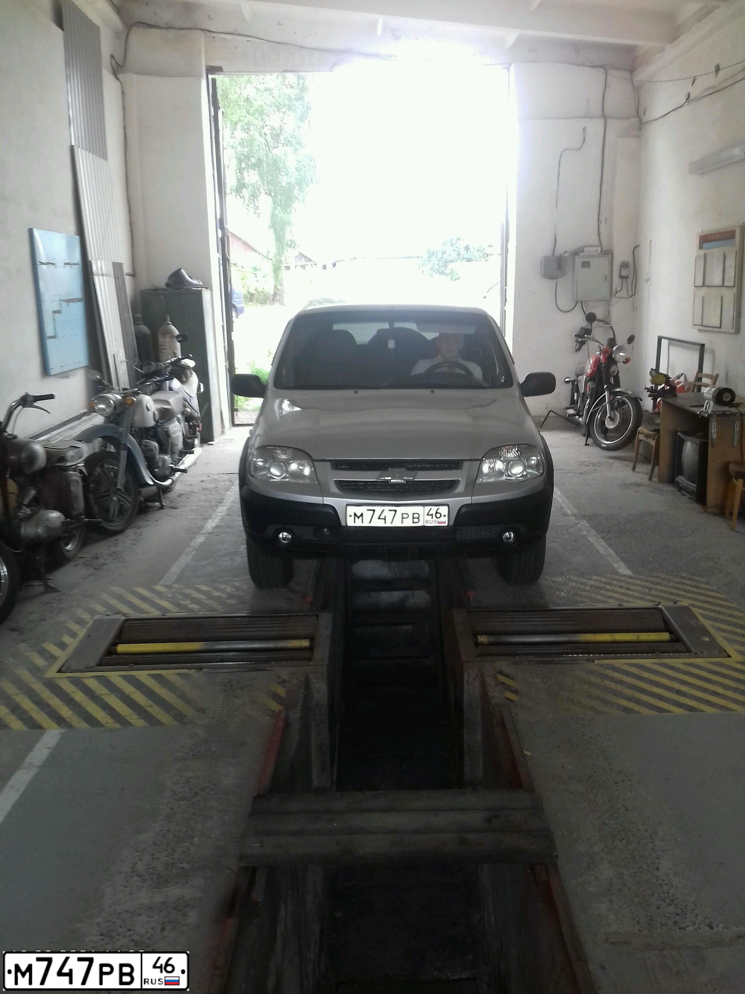 Фото автомобиля CHEVROLET NIVA, 2009 — госномер М747РВ46. Цвет: СВЕТЛО-СЕРЕБРИСТЫЙ МЕТАЛЛИК