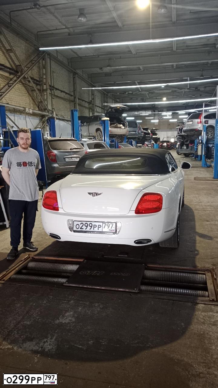 Фото автомобиля BENTLEY Y CONTINENTAL, 2009 — госномер О888ОО178. Цвет: Белый
