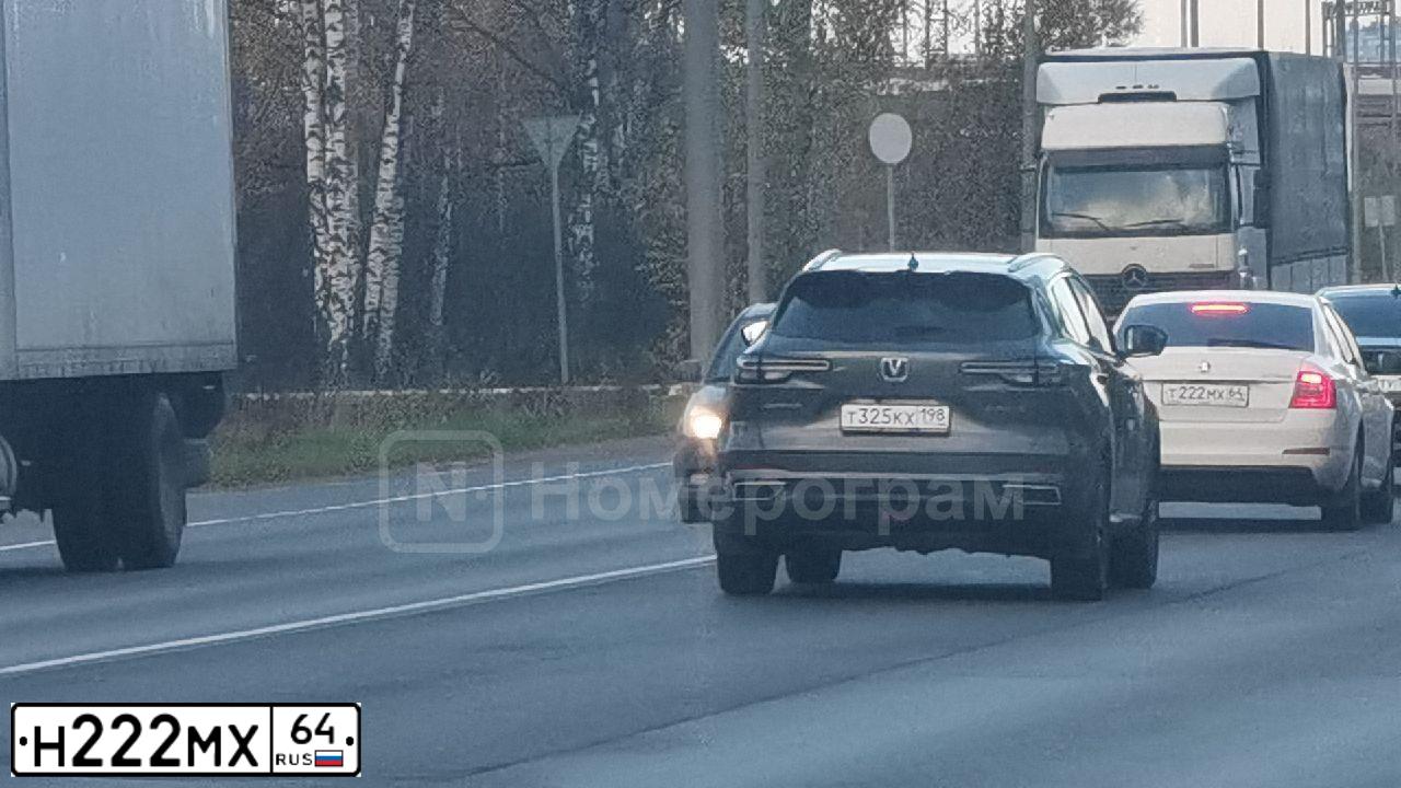 Фото автомобиля OPEL FRONTERA, 1995 — госномер В635ЕН197. Цвет: СИНИЙ