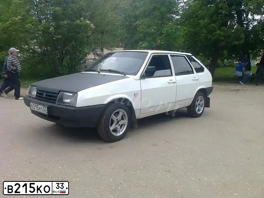 Фото автомобиля LADA 2109 SAMARA, 1999 — госномер В215КО33. Цвет: ЯРКО-БЕЛЫЙ