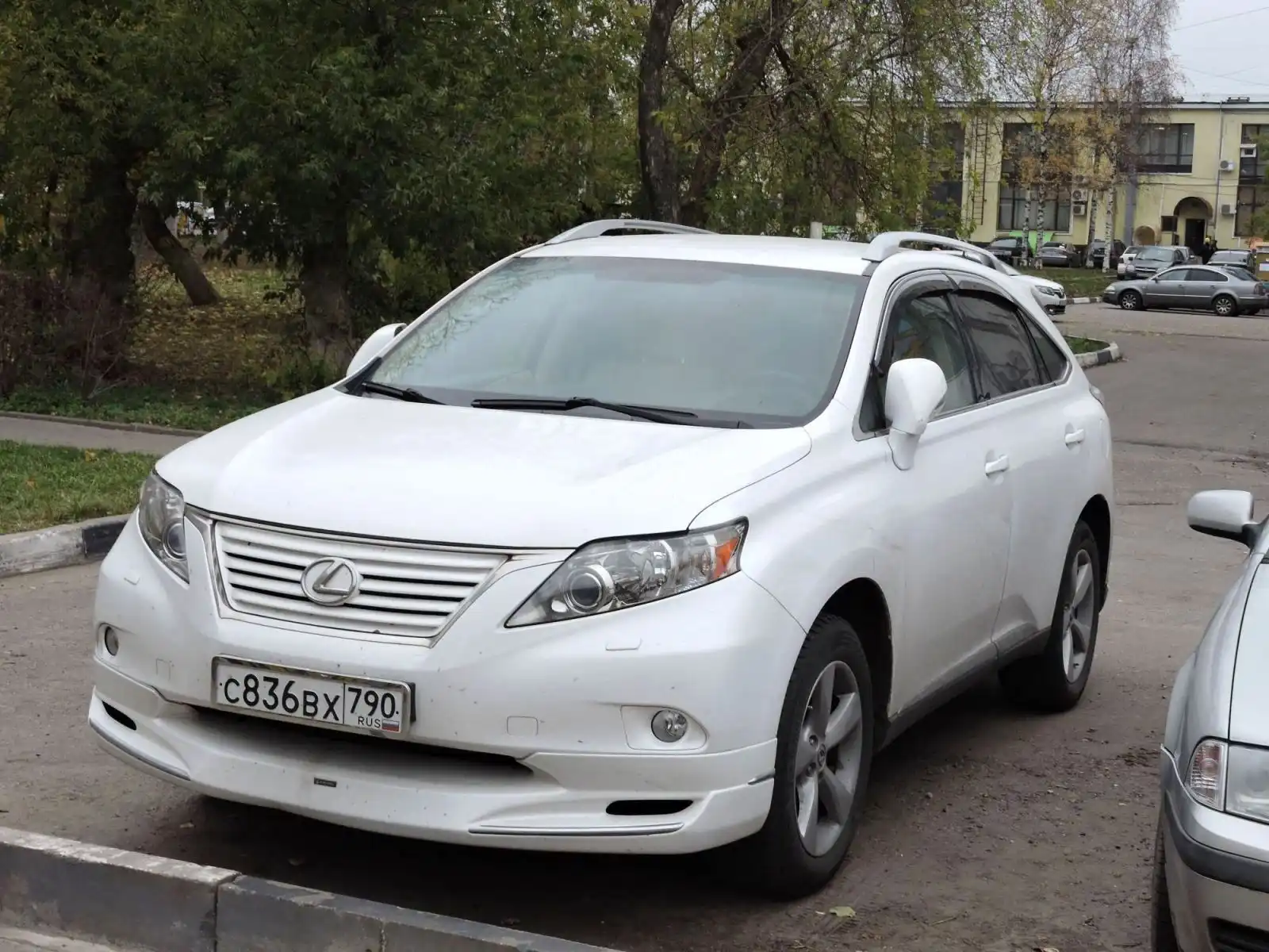 Фото автомобиля LEXUS RX, 2011 — госномер Р674СХ790. Цвет: ПЕРЛАМУТРОВО-БЕЛЫЙ