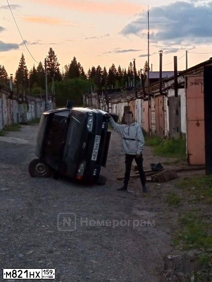 Фото автомобиля LADA 2115 SAMARA, 2005 — госномер А635РУ159. Цвет: ГРАФИТОВЫЙ МЕТАЛЛИК
