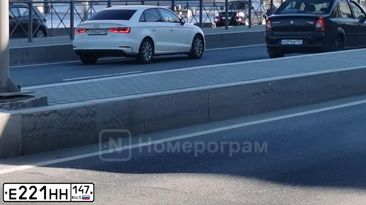 Фото автомобиля MERCEDES S-KLASSE, 1999 — госномер Е221НН147. Цвет: СИНИЙ ТЕМНЫЙ