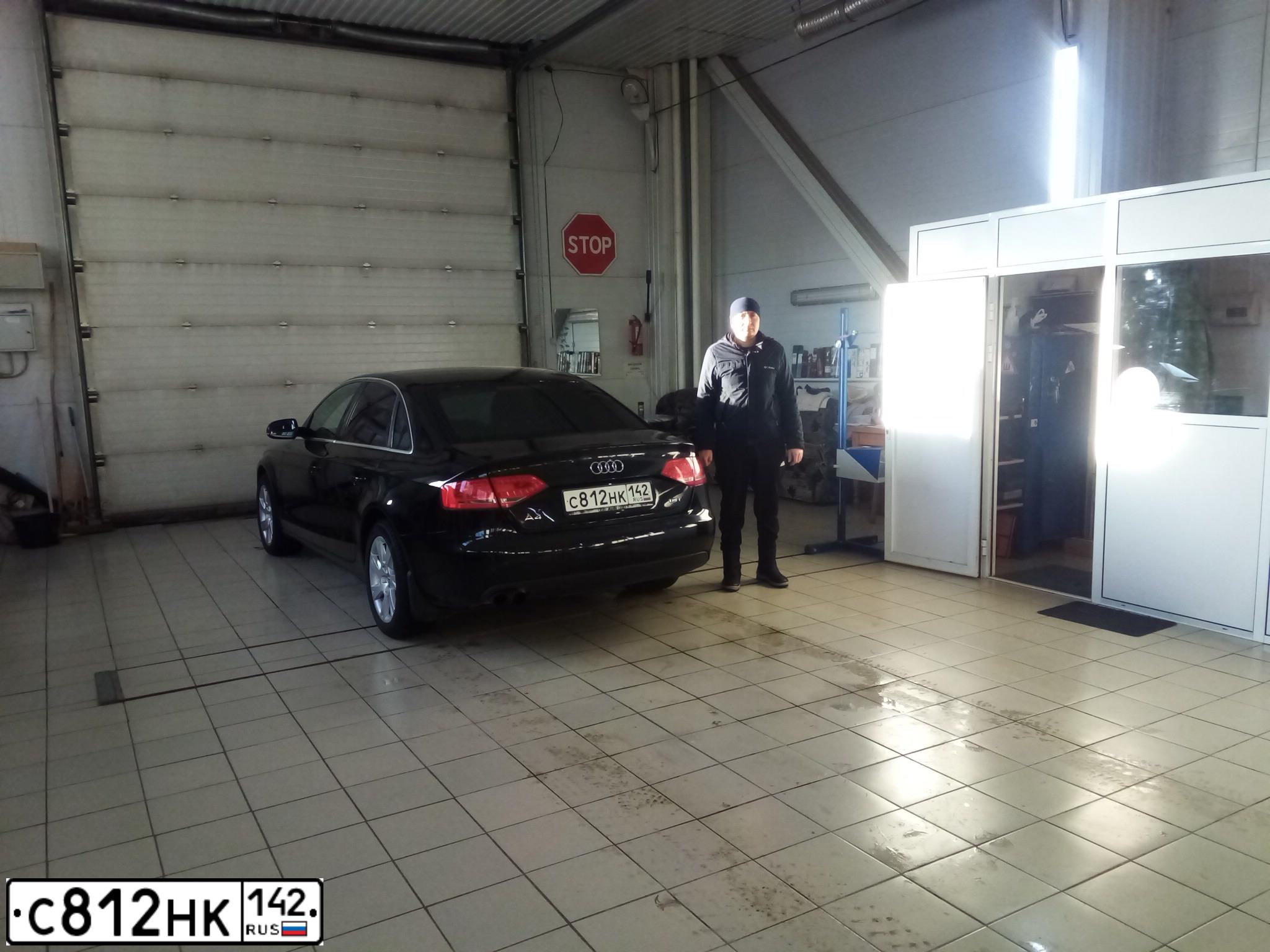Фото автомобиля AUDI A4, 2010 — госномер С303ТР124. Цвет: ЧЕРНЫЙ