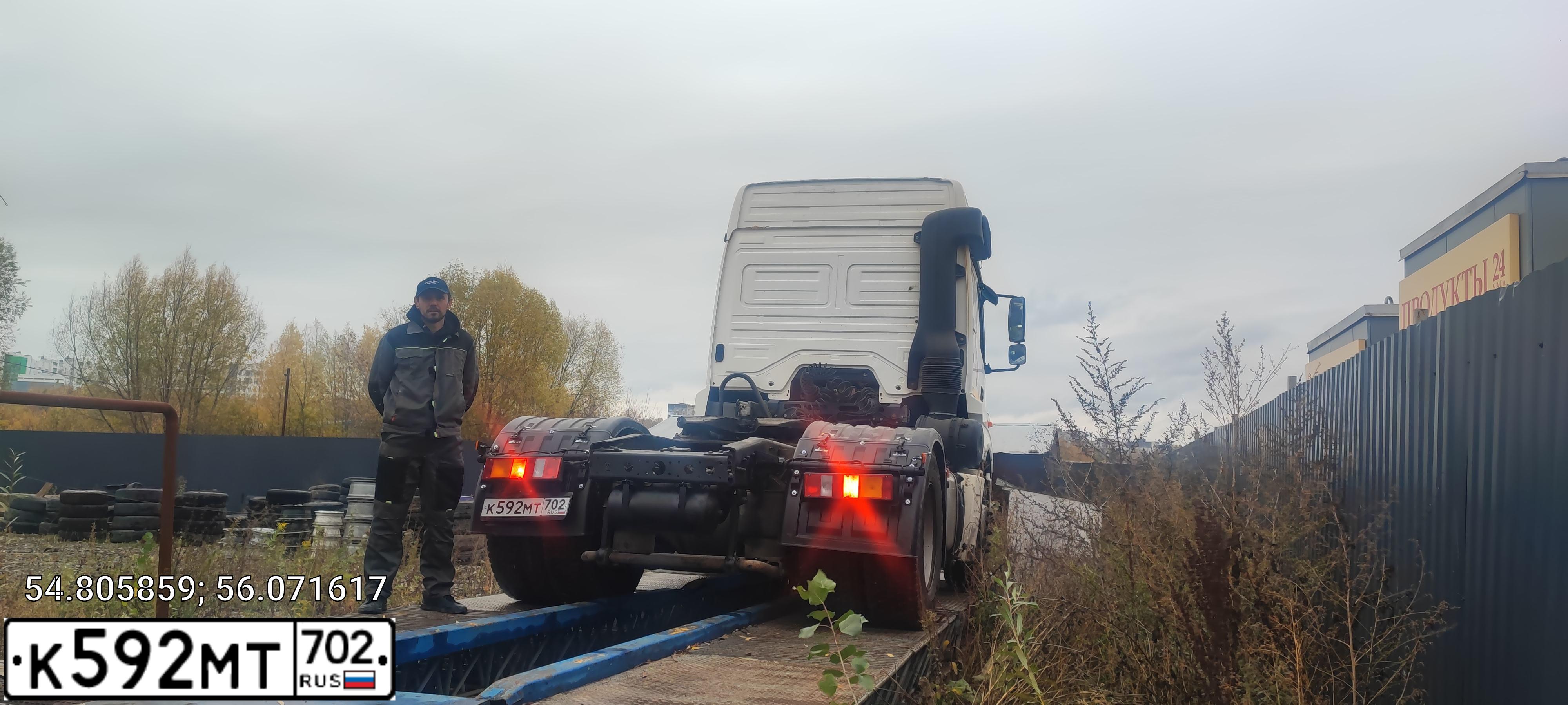 Фото автомобиля KAMAZ 5490 /4X2/, 2015 — госномер К592МТ702. Цвет: Белый