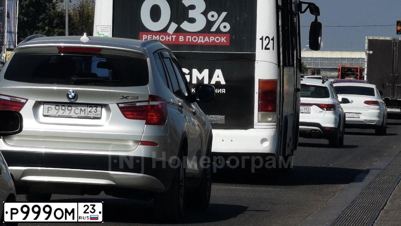 Фото автомобиля TOYOTA LANDCRUISER, 2003 — госномер О979НМ32. Цвет: ЗЕЛЕНЫЙ