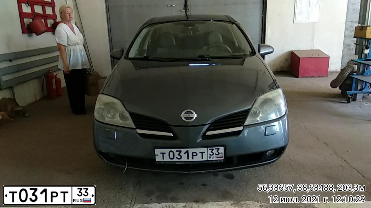 Фото автомобиля NISSAN PRIMERA, 2005 — госномер Т121КЕ33. Цвет: СЕРЫЙ