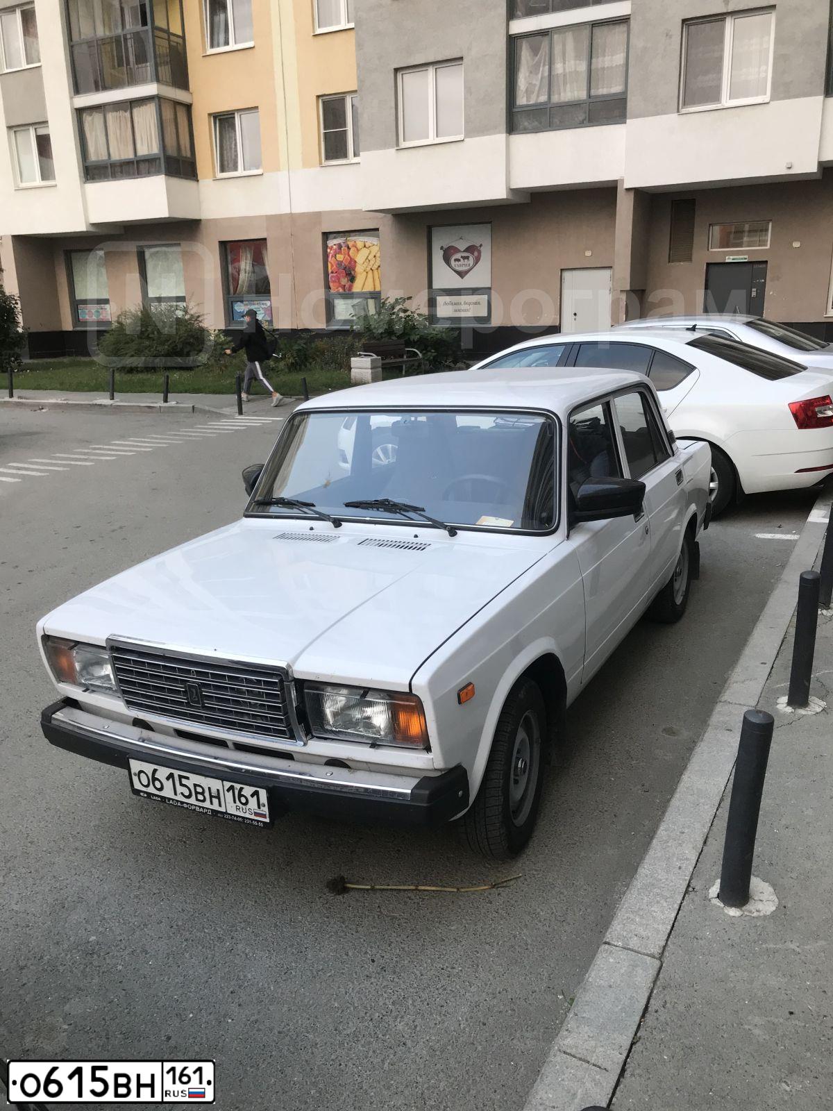 Фото автомобиля LADA 2107, 2008 — госномер О615ВН161. Цвет: ЯРКО-БЕЛЫЙ