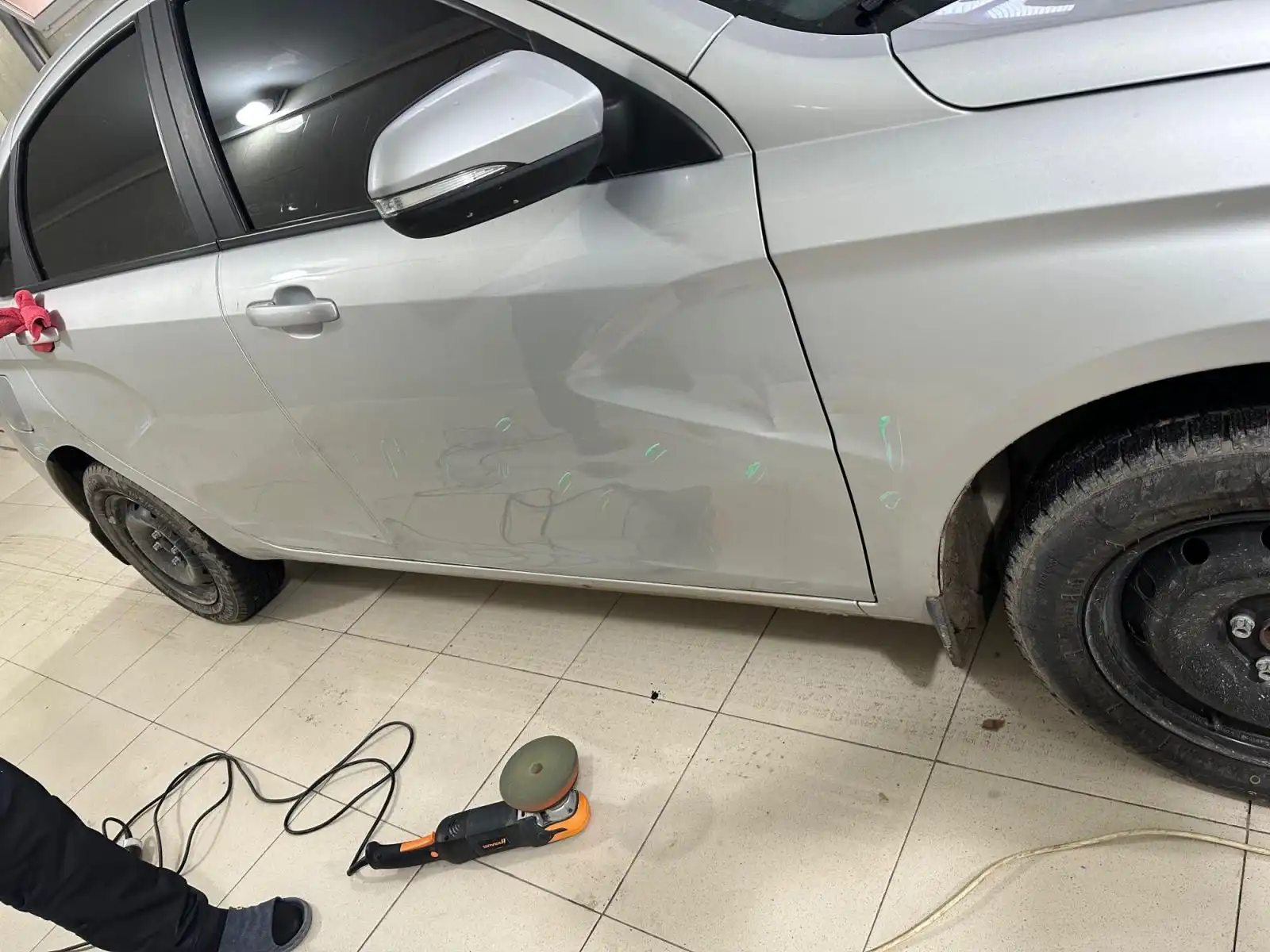 Фото автомобиля LADA VESTA, 2021 — госномер А927КМ105. Цвет: СЕРЫЙ