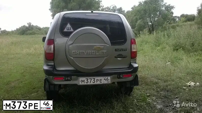 Фото автомобиля CHEVROLET NIVA, 2007 — госномер М373РЕ46. Цвет: СЕРО-КОРИЧНЕВЫЙ МЕТАЛЛИК