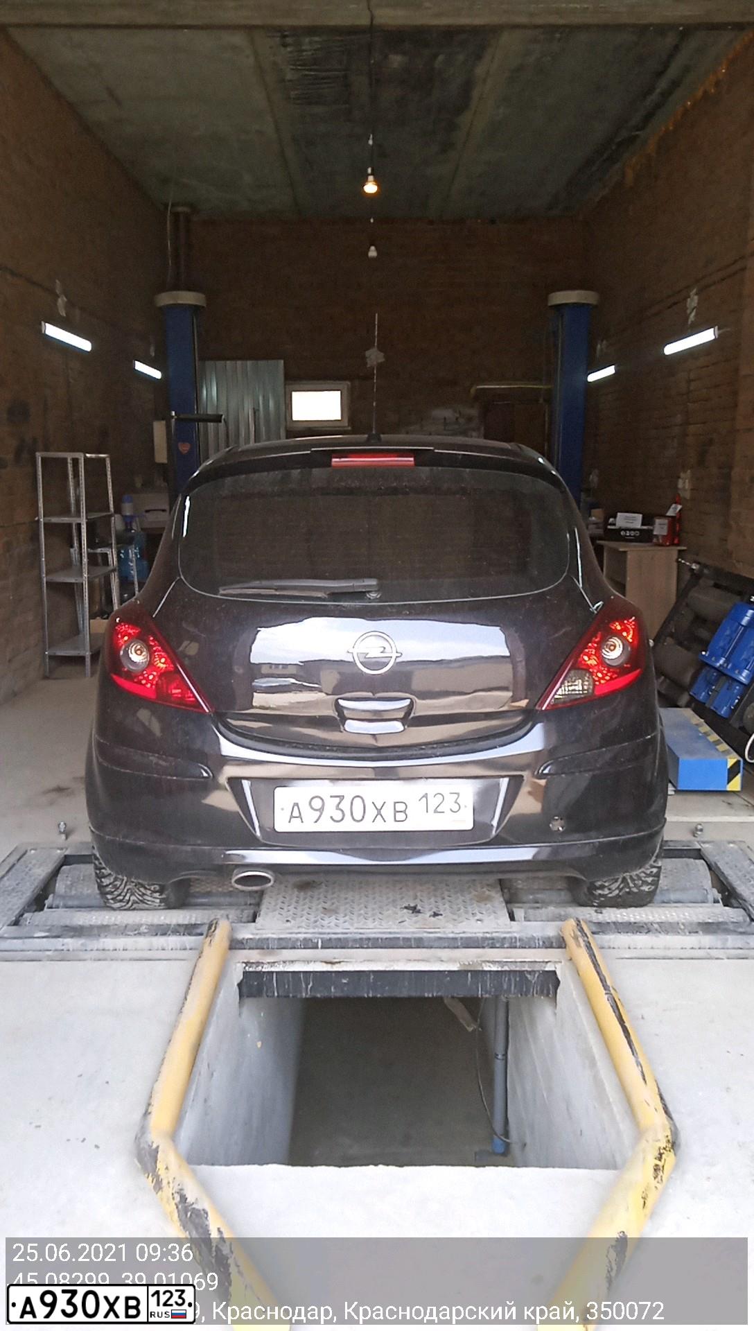 Фото автомобиля OPEL CORSA, 2008 — госномер А930ХВ123. Цвет: ЧЕРНЫЙ