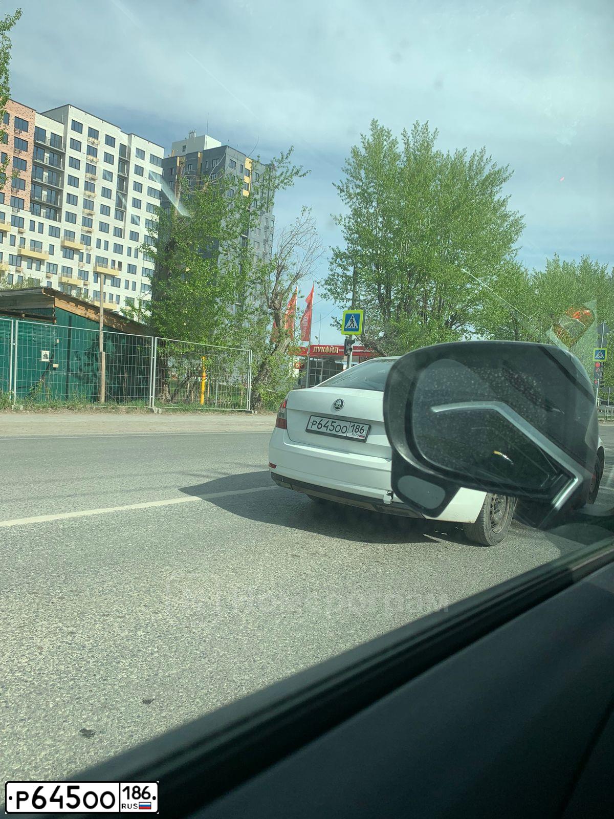 Фото автомобиля SKODA OCTAVIA, 2018 — госномер Р645ОО186. Цвет: ЖЁЛТЫЙ