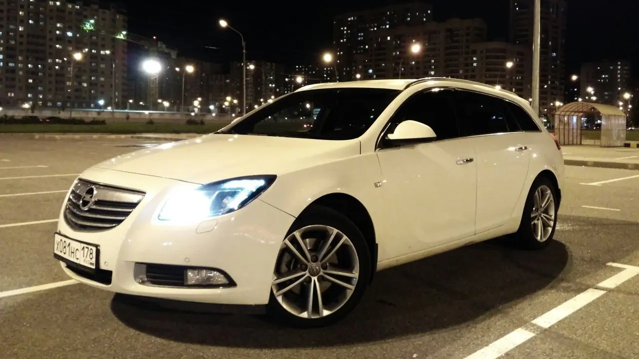 Фото автомобиля OPEL INSIGNIA, 2011 — госномер Х511МУ45. Цвет: Белый