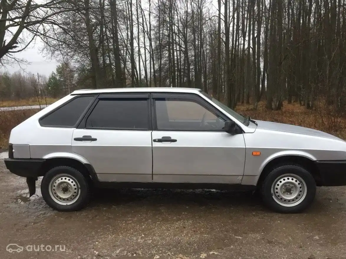 Фото автомобиля LADA 2109 SAMARA, 2001 — госномер Р527СВ716. Цвет: СВЕТЛО-СЕРЕБРИСТЫЙ МЕТАЛЛ
