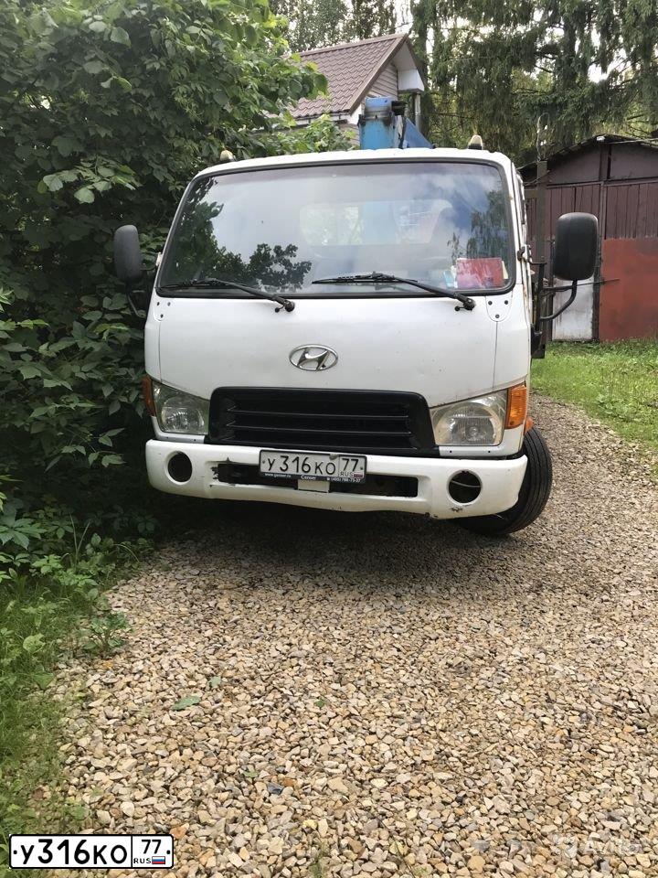 Фото автомобиля HYUNDAI I HD-SERIE, 2007 — госномер У316КО77. Цвет: Белый